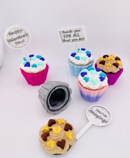 Cupcake Container -Hearts with signs 3d model