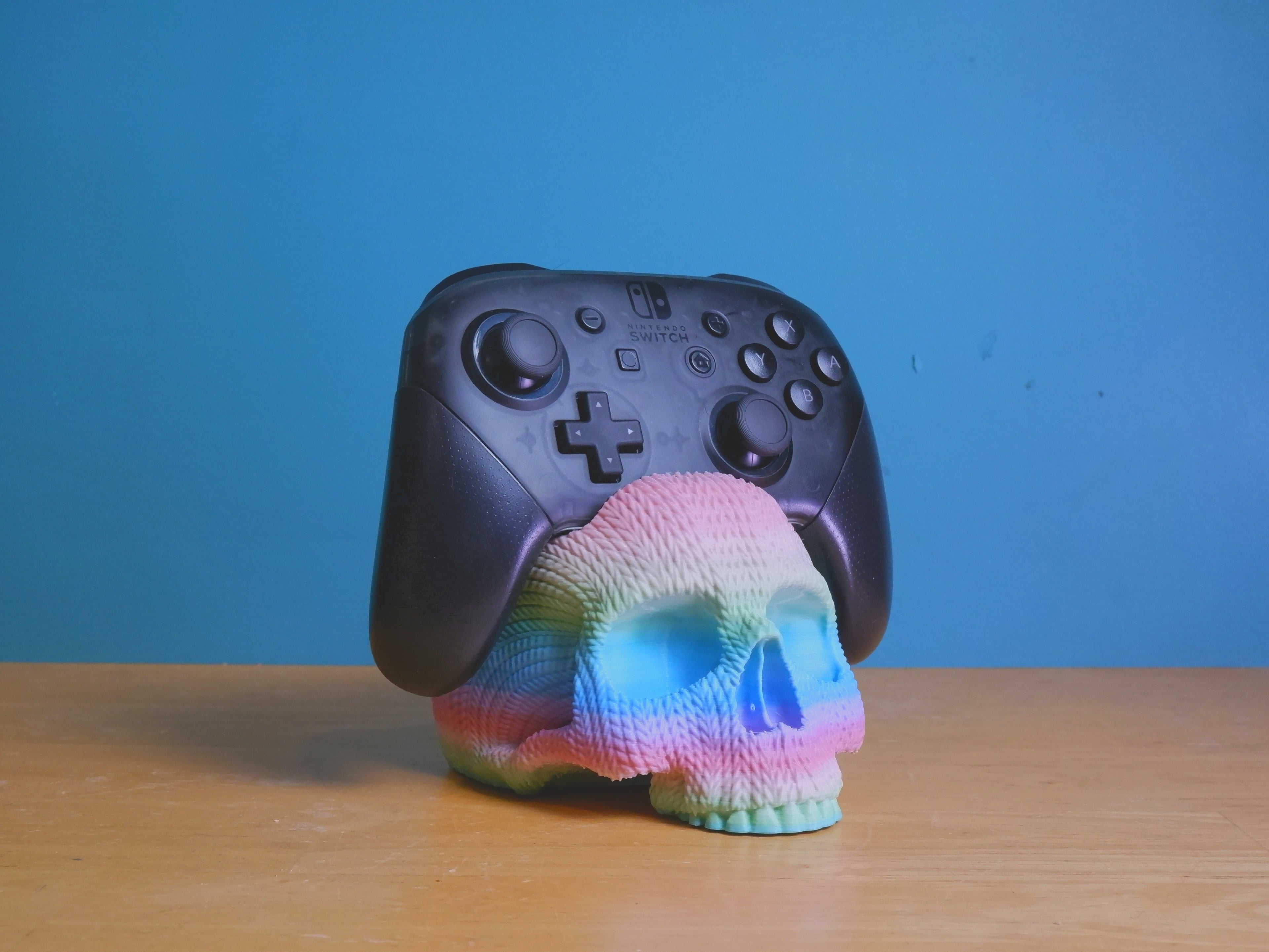 Skull Controller Stands - Smooth and Knitted Textures 3d model