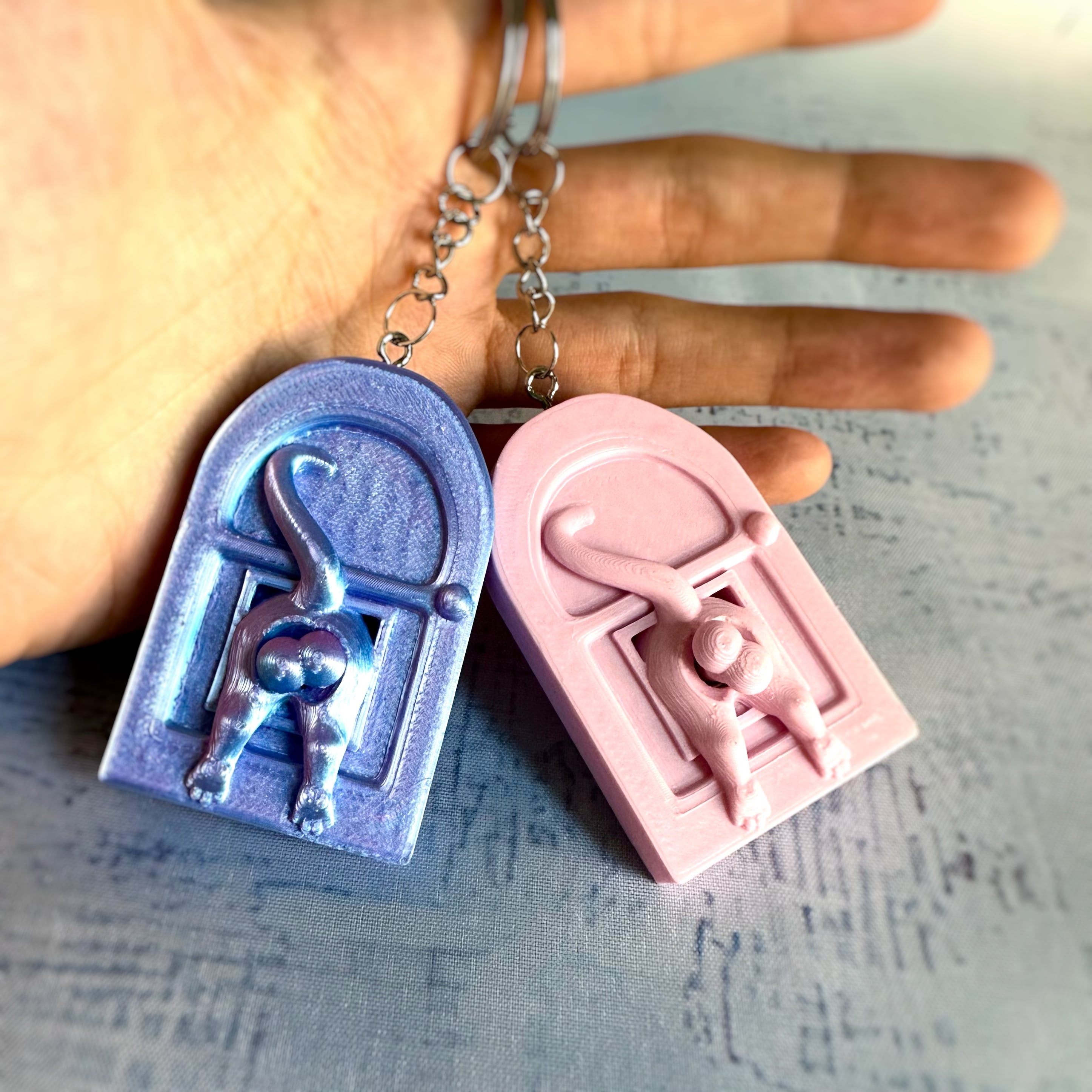 "Too Fluffy to Fit" Keychain 3d model