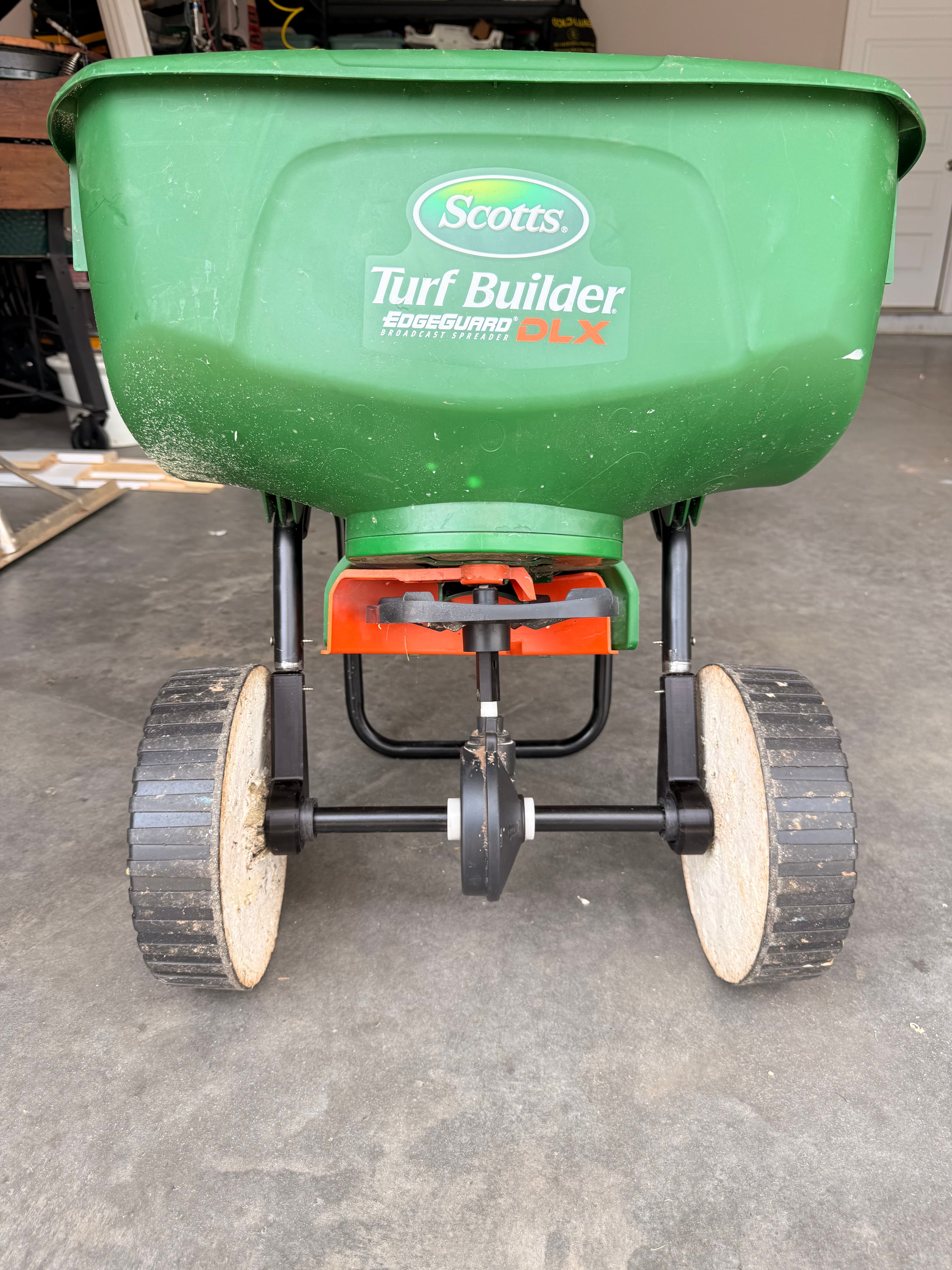 Rigged it to work with the dlx.. not quite plug and play for the dlx.. holes in the wheel lift are too small as the tubing on the dlx is quite bigger and had to cut about 2 inches off the tubing . Spreader lift works just fine for it.