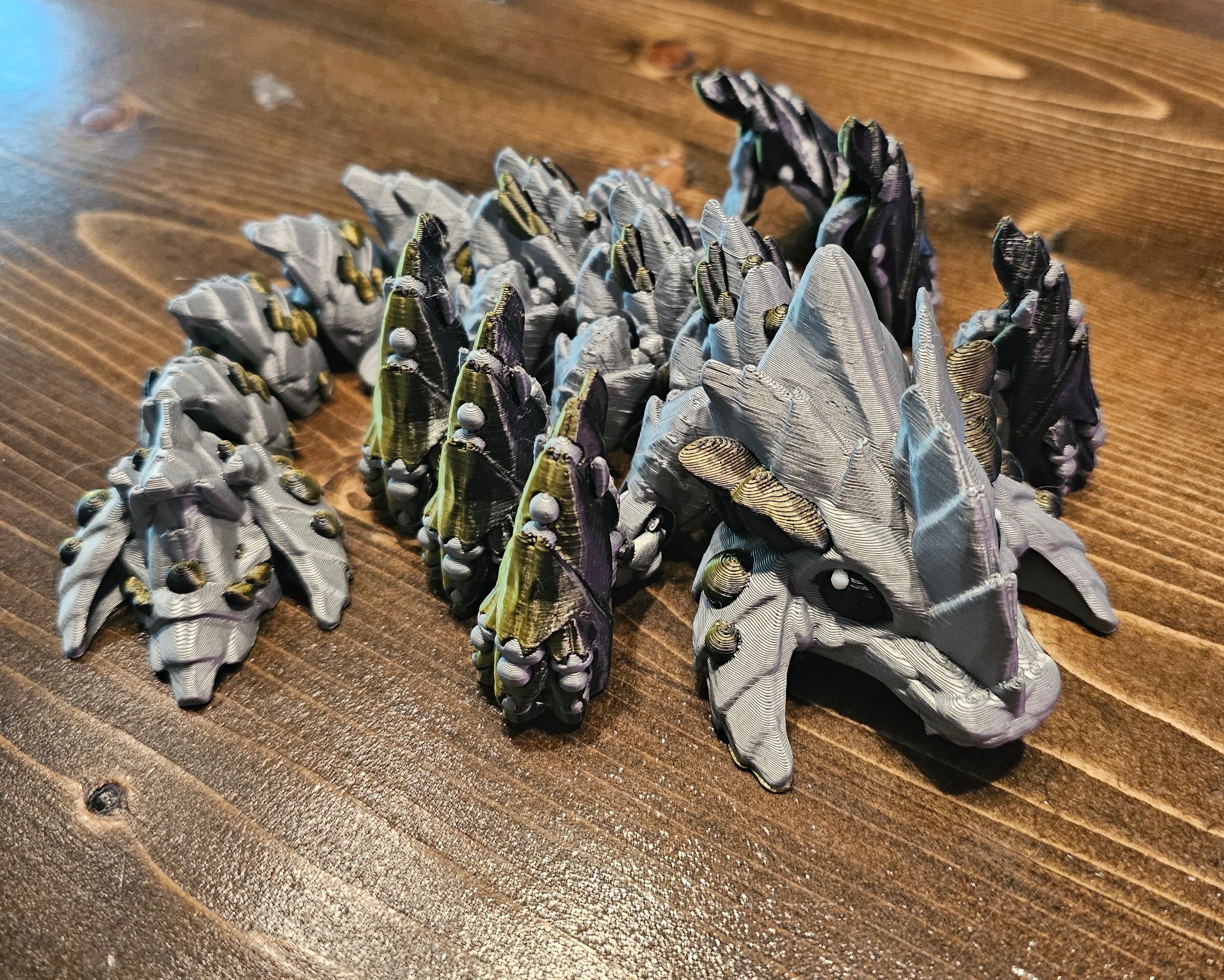 I love the Dune Stikers! This little dude is made from silver pla and a gold/black silk pla. The mechanics of the legs combined with the color shift is EPIC.