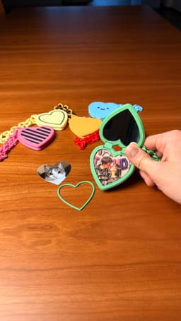 HEART LOCKET | MIRROR OR PHOTO HOLDER 3d model