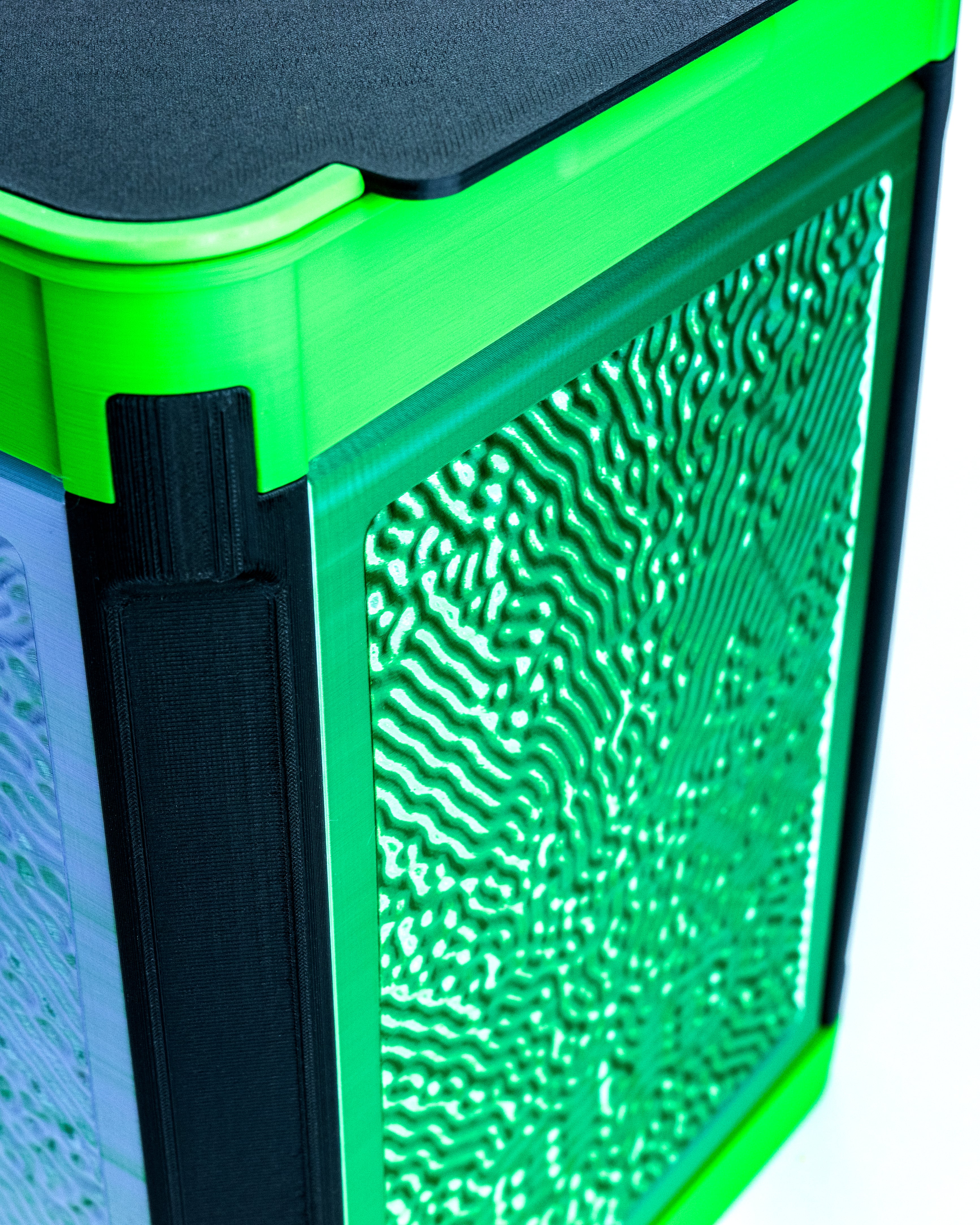 Wireframe Wastebin Skin // Reaction Diffusion 3d model