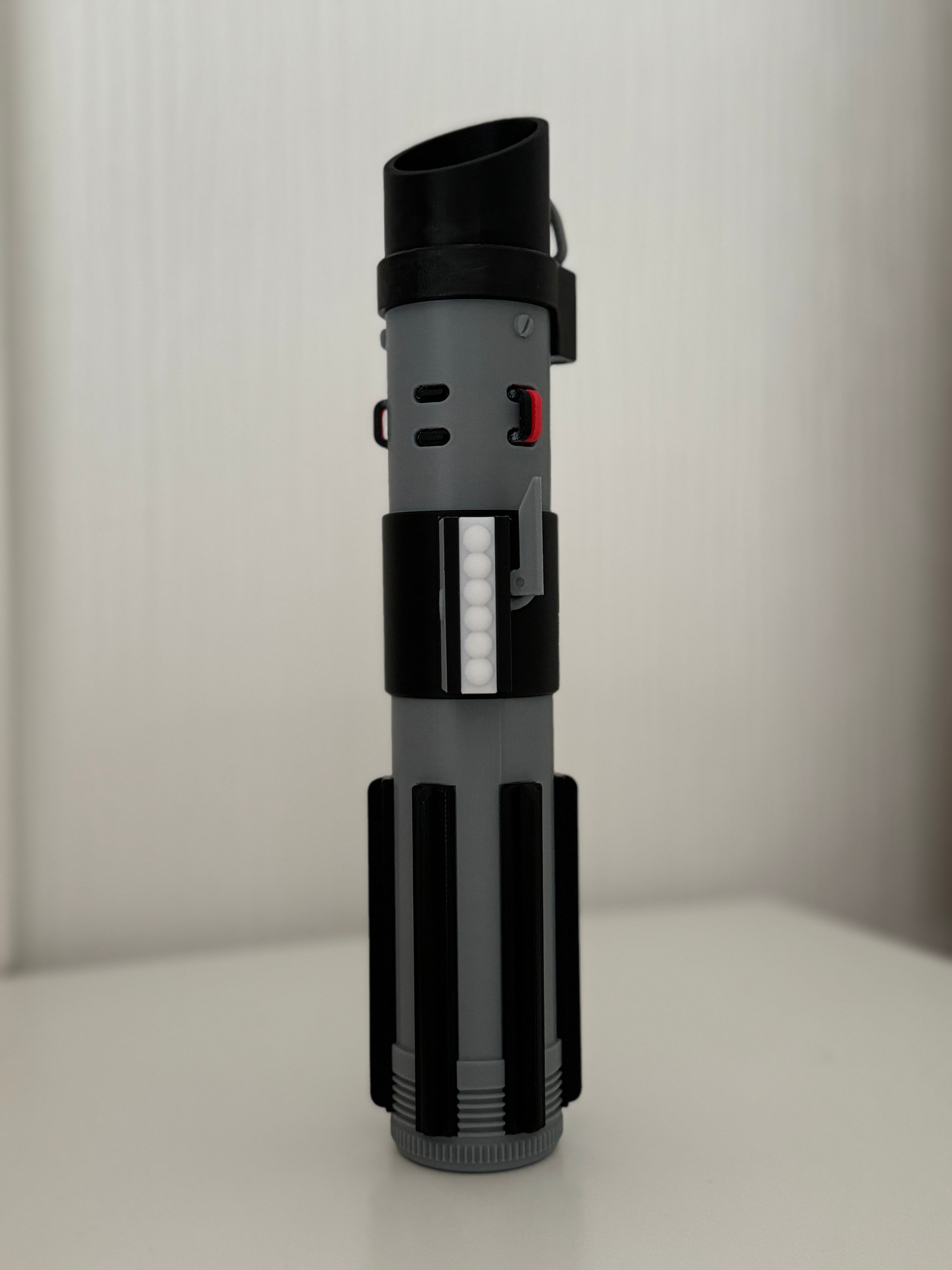 Everything is printing well except the blade in vase mode (maybe is my printer : Bambu P1 ) . I also send you an email to help me fix the issue but no response from you . You can align the top section so it can be more like the real one but this is just a suggestion . You can also change the Single Extruder phrase because the grip is made of 2 colors , or at least specify that we have to pause the print and change the filament.