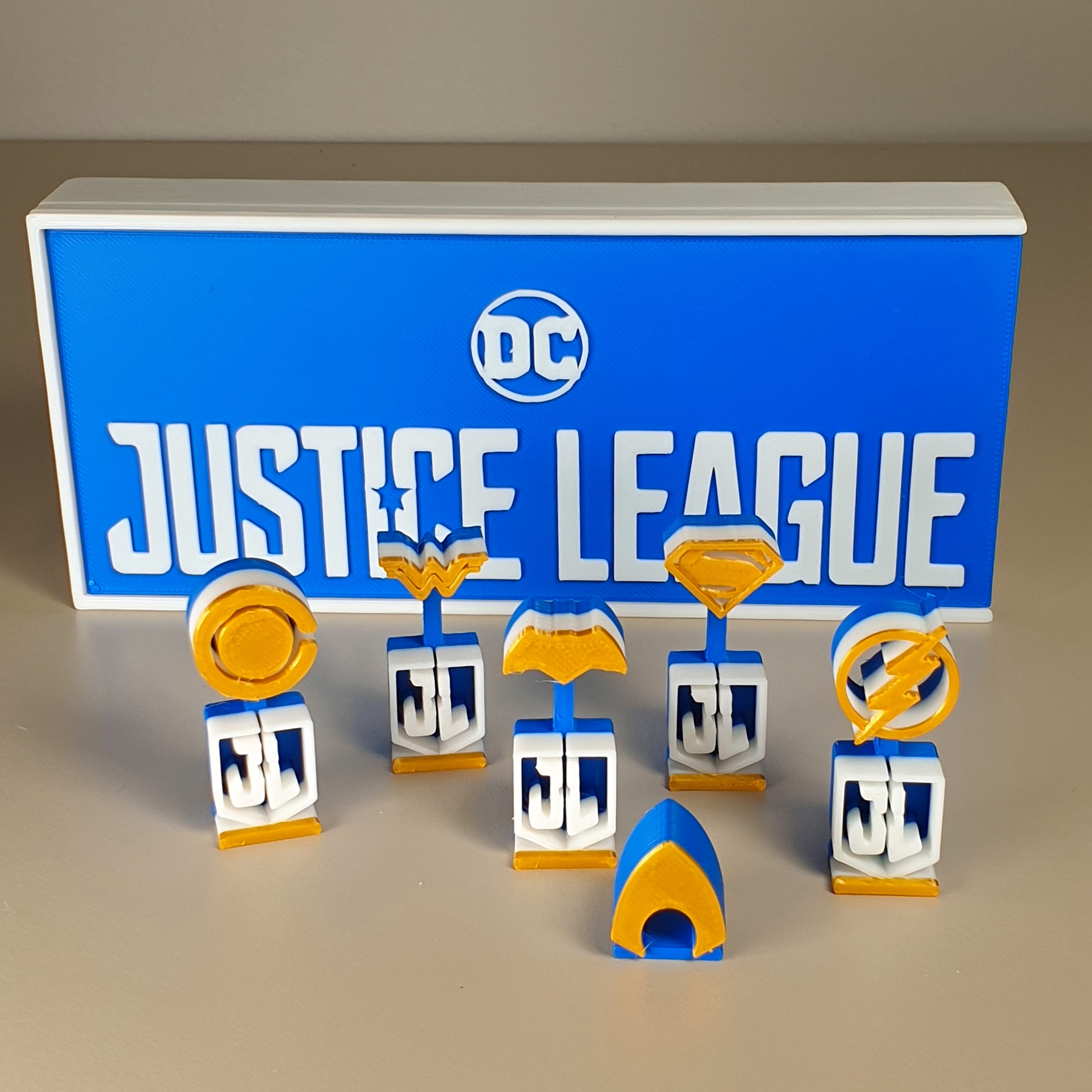 DC Justice League Chess Set and Box 3d model