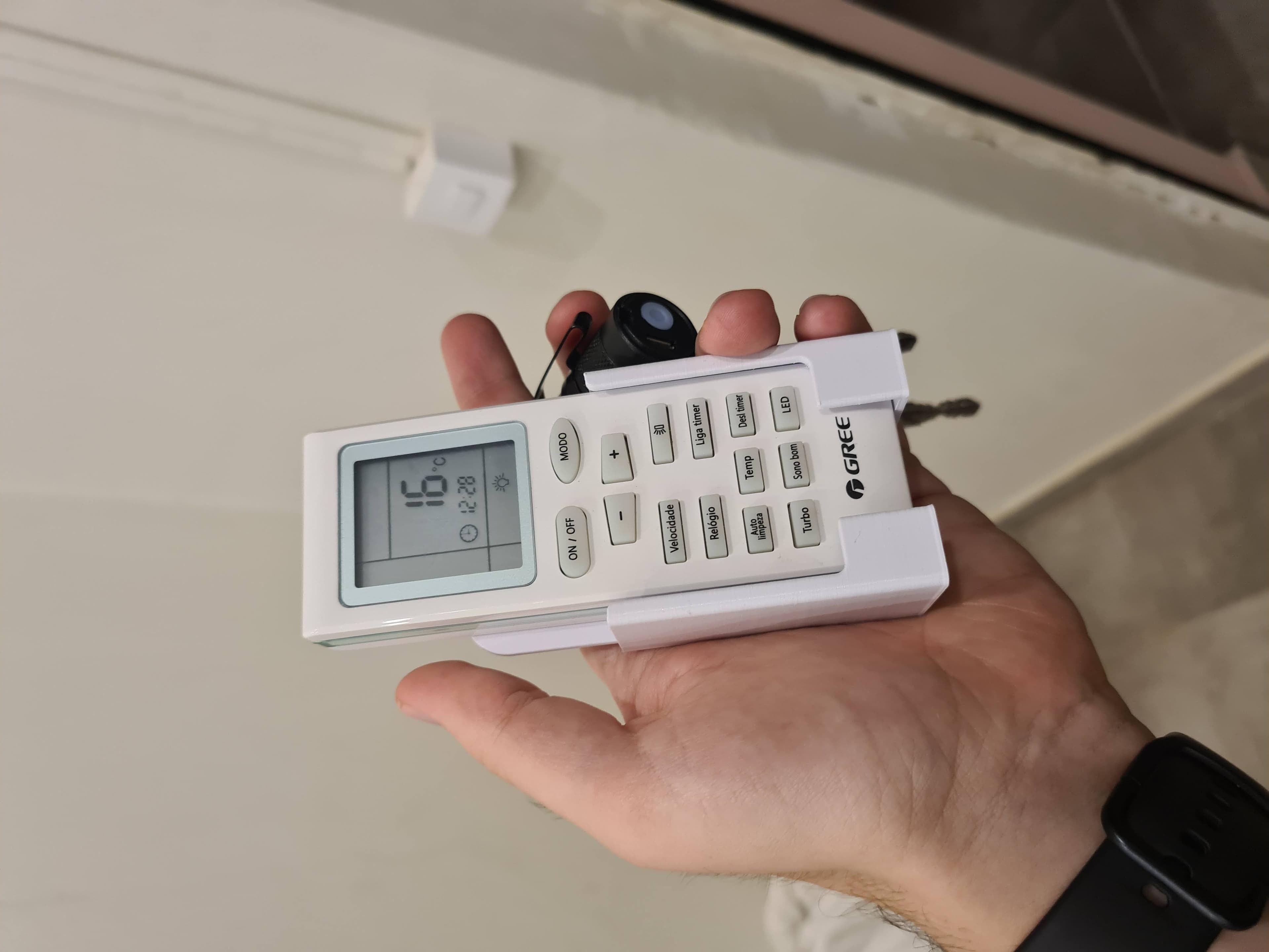 Remote Holder - le7432 3d model