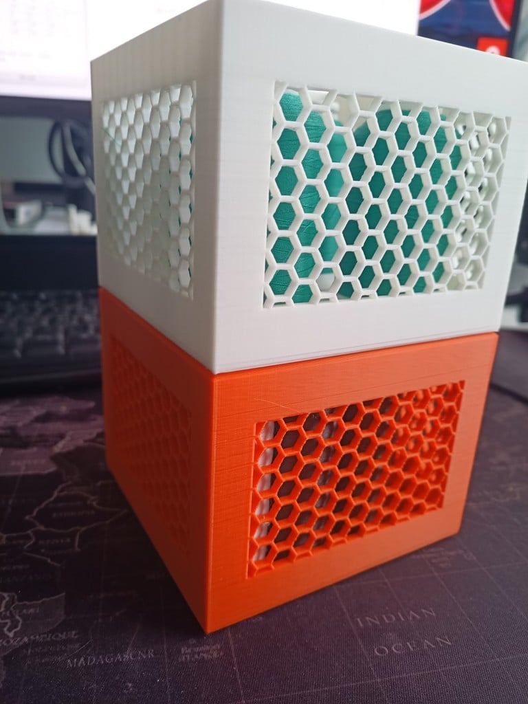 stackable box for 48x70mm overlock yarn spools 3d model
