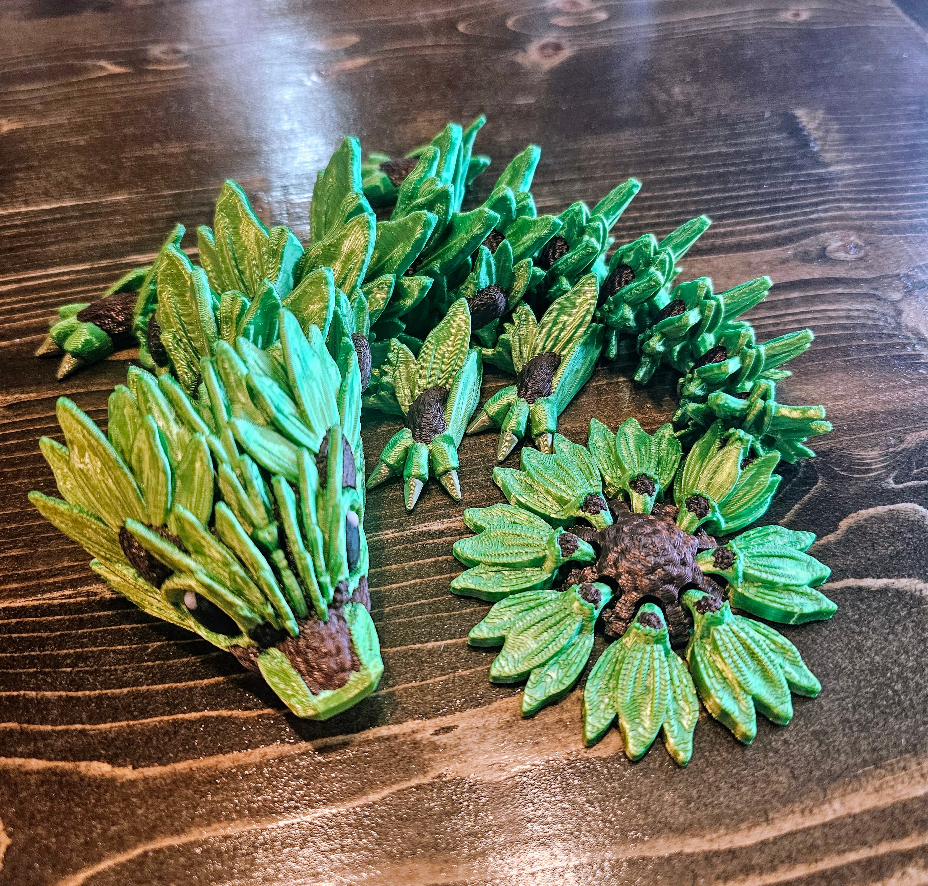 I finally found a green/yellow silk filament that I liked to make this dragon. I used a tiny bit of bronze silk for the claws and was able to put a pause in to switch colors before it got to the eyes. Love it!
I did have to decrease the size to 91% for it to for on the a1 mini plate, but that was easy to do in the slicer.