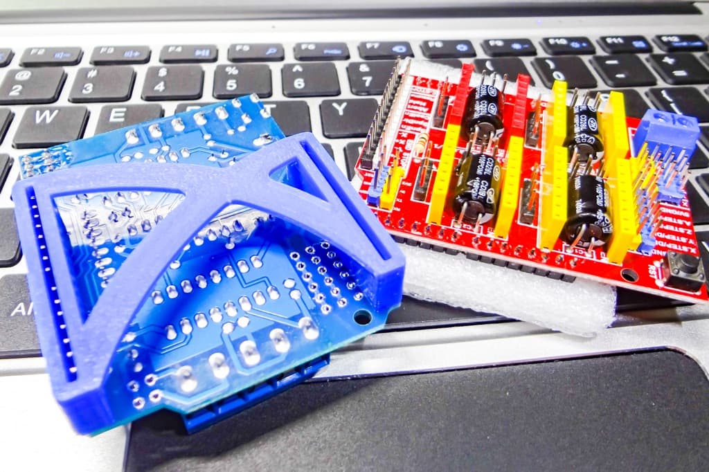 Pin Header Guard for Arduino Shield 3d model