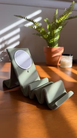 Wavy MagSafe Charging Dock 3d model