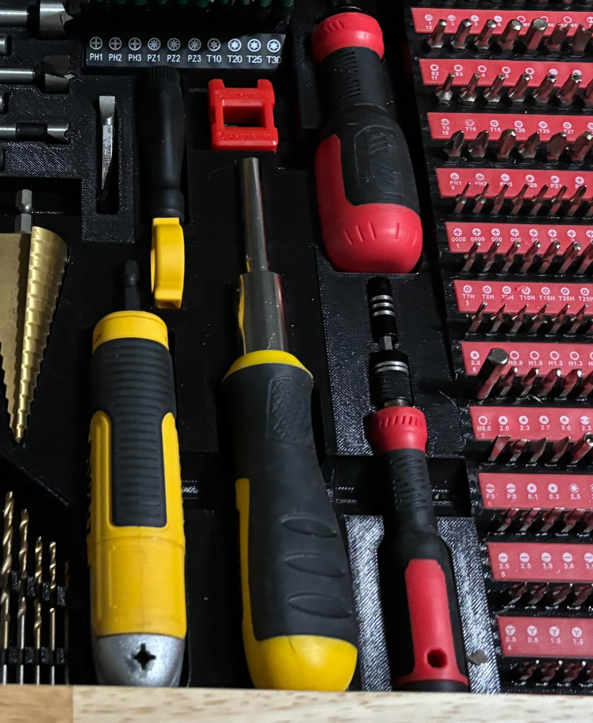 Stanley screwdriver and strebito bit magnetizer - stanley screwdriver and bit magnetizer from Strebito
- 3d model
