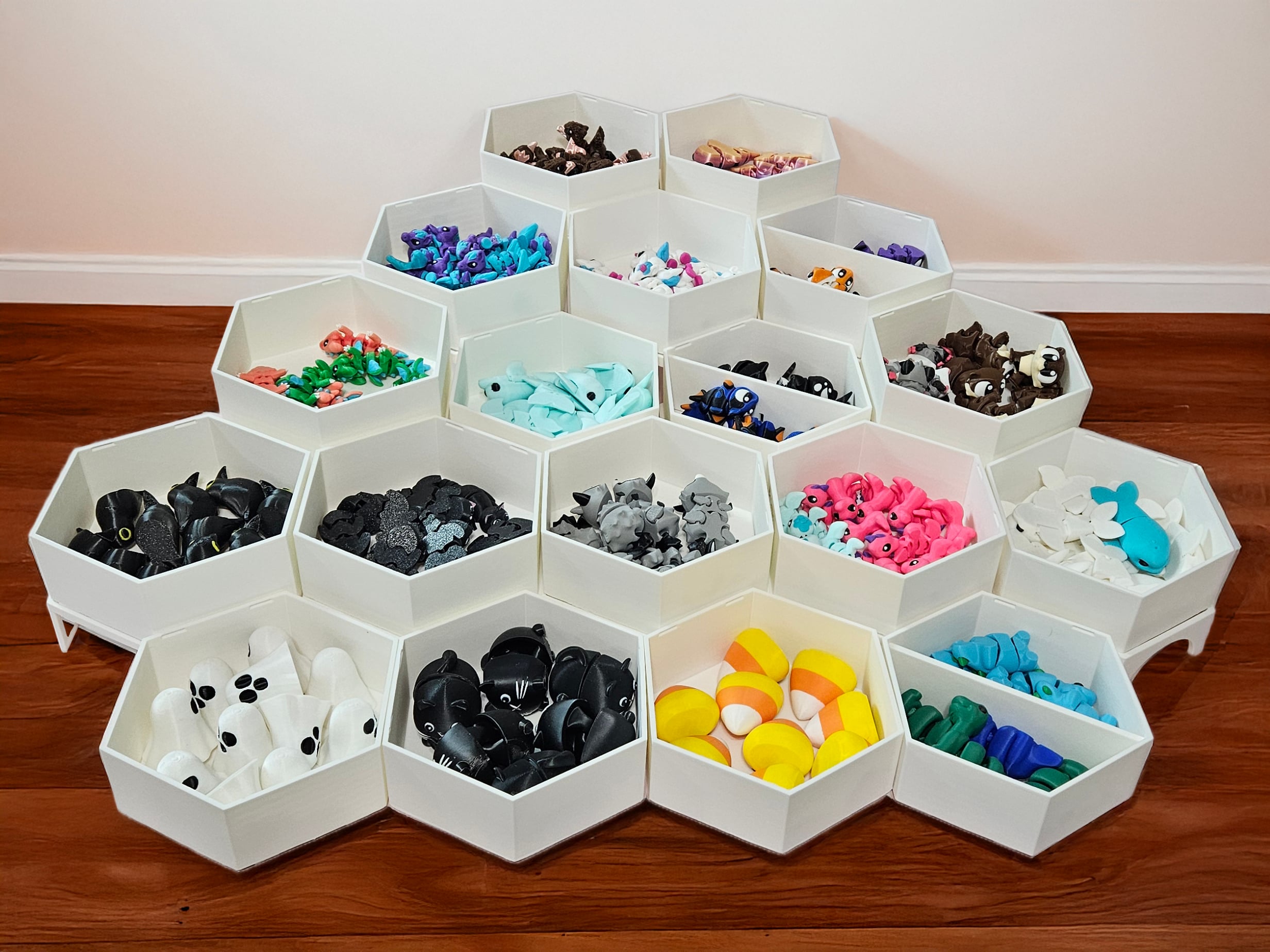 Hexagon Display Bin with Locking Lid 3d model