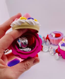 Cupcake Container -Hearts with signs 3d model