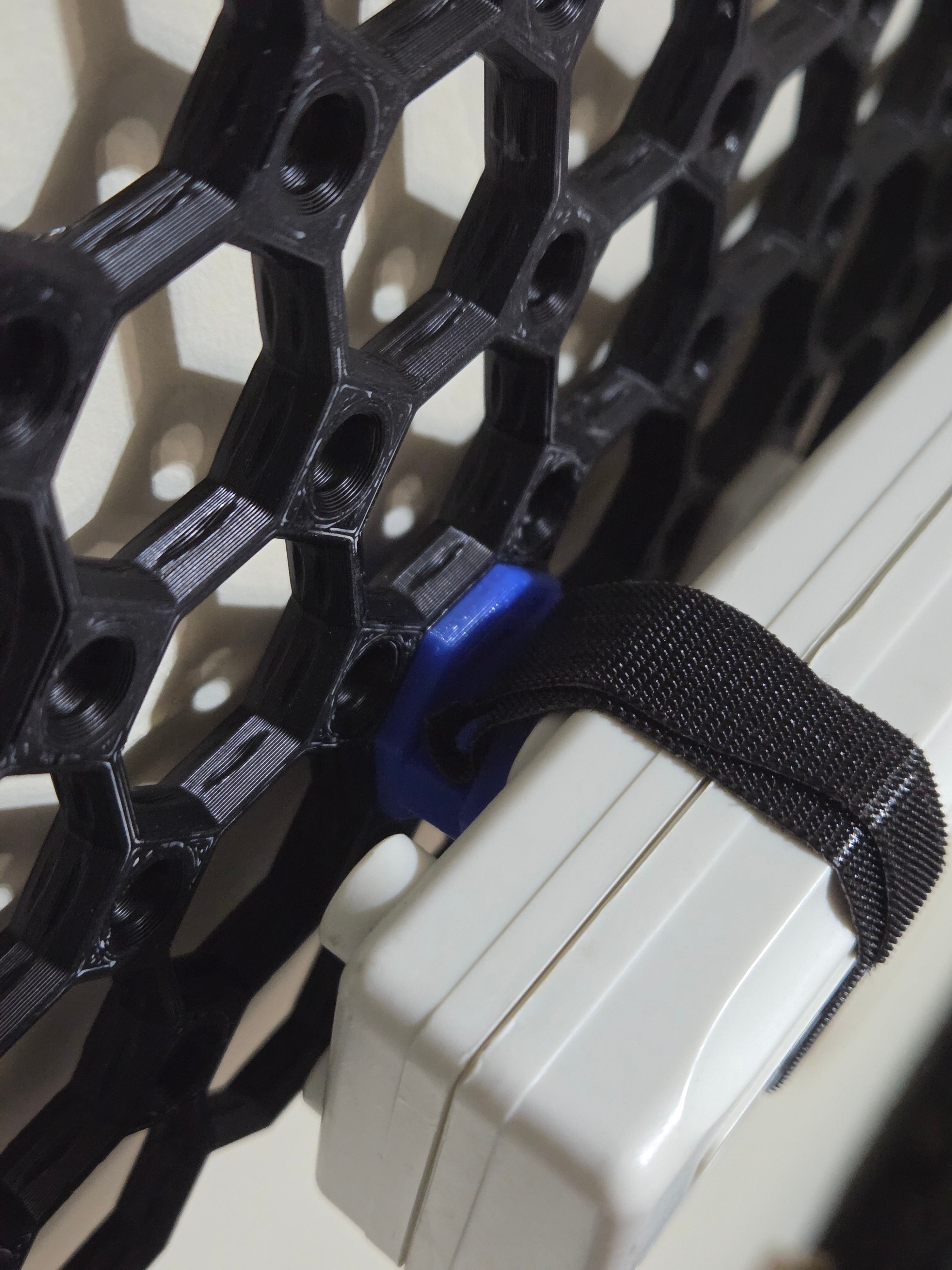 Mulitboard Velcro Tie Mid-Thread 3d model