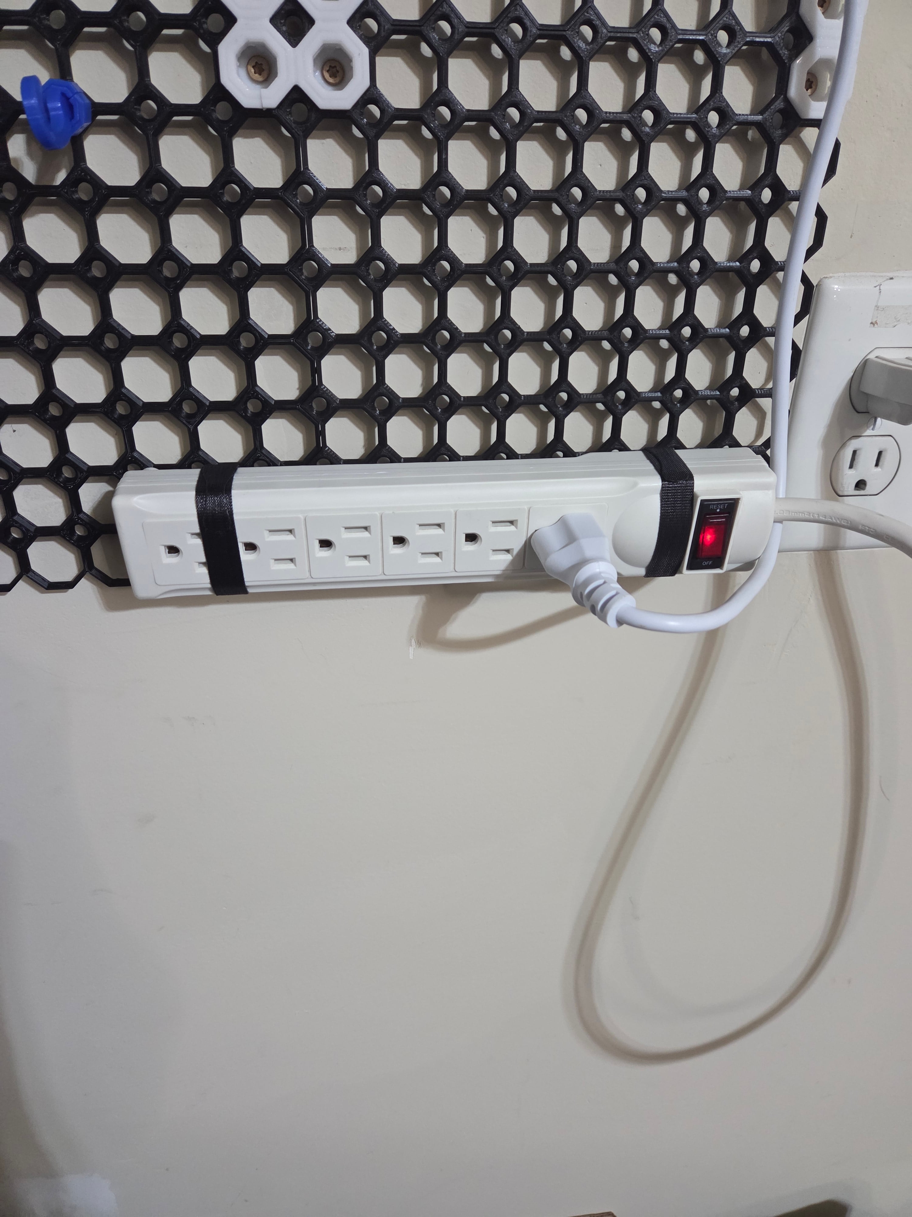 Mulitboard Velcro Tie Mid-Thread 3d model