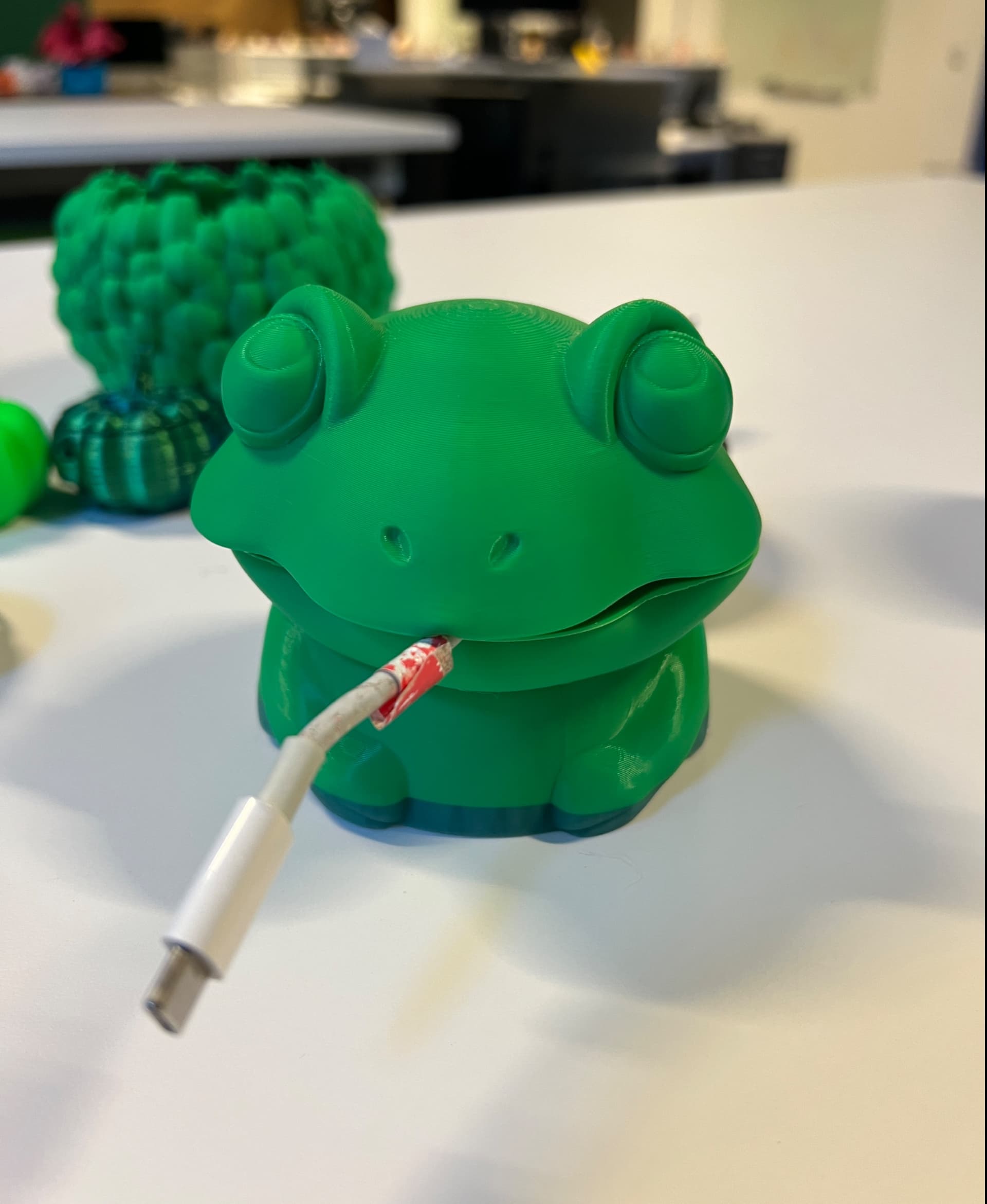 I ran out of filament and then had a tangle in the new roll! Still looks awesome and functional