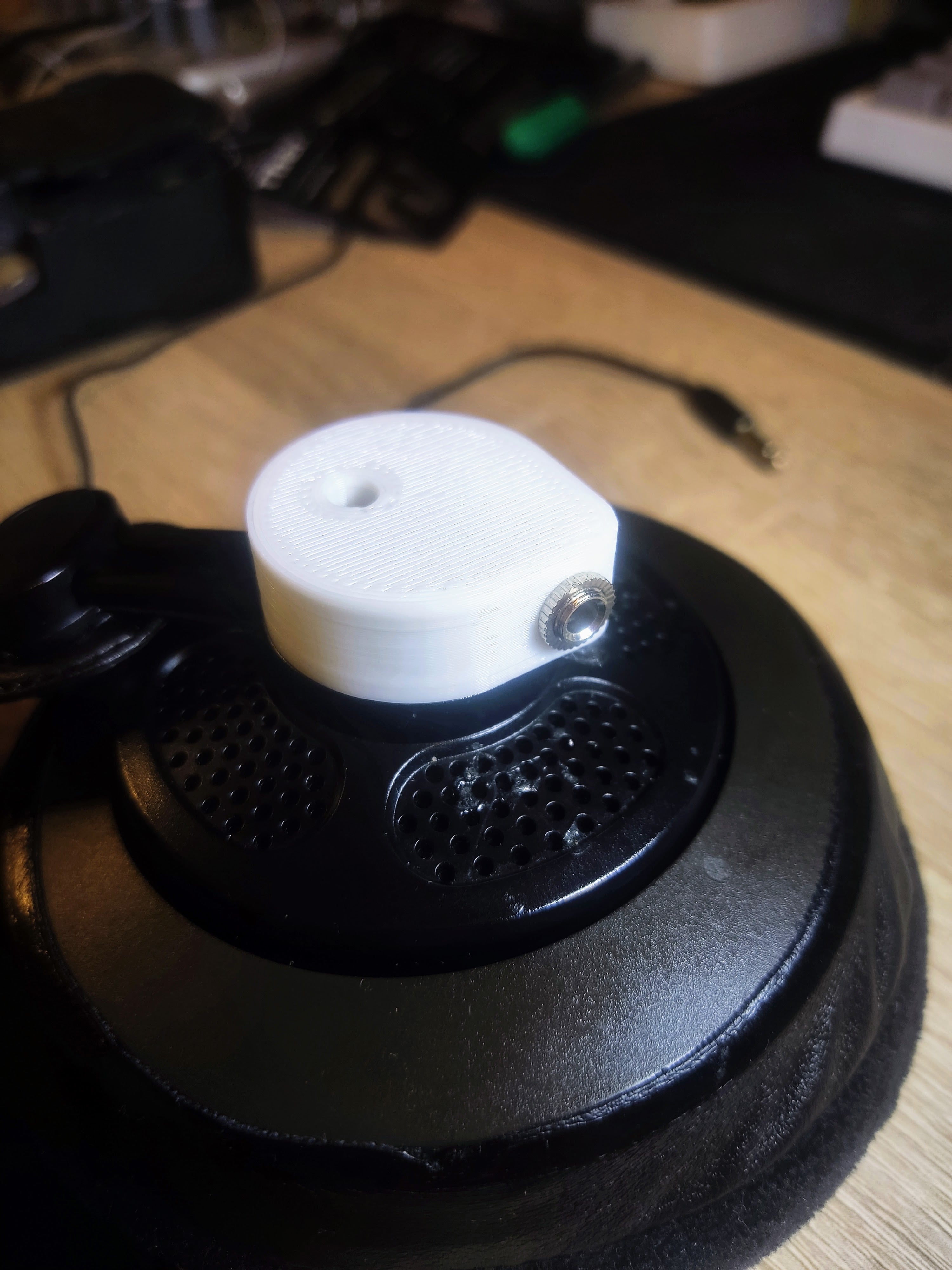 Samson SR850 aux panel mount.stl 3d model