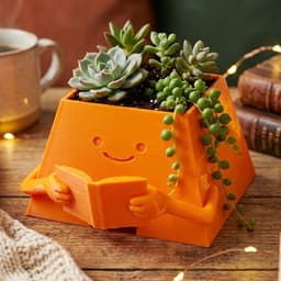 HAPPY PLANTER READING 3d model