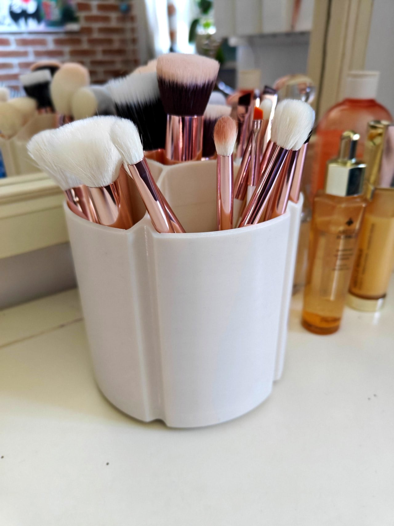 Makeup Brush (spinning) Organizer 3d model