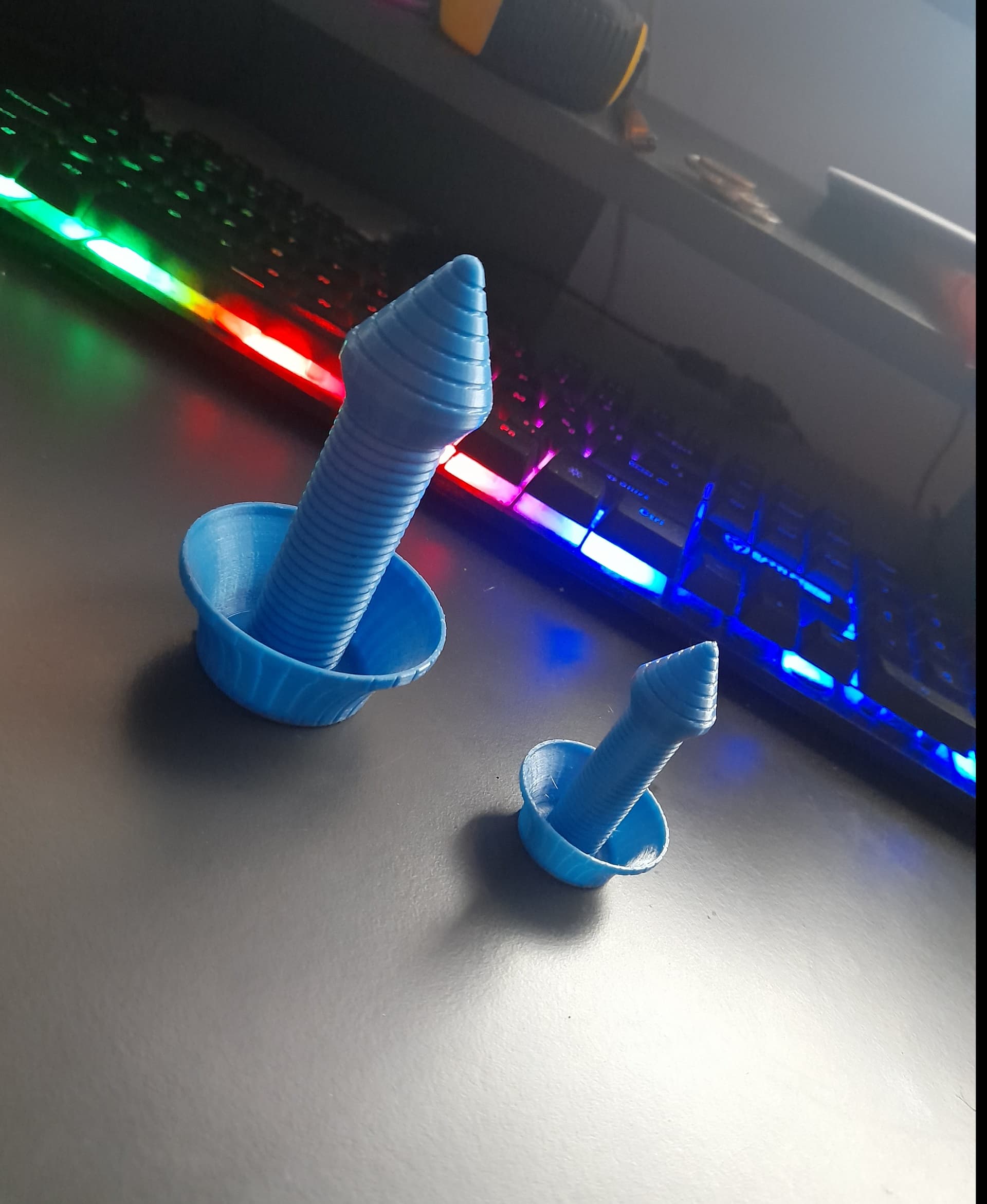 hey love it butt got a little problem these are test prints the large one is 50% the small one is 30%
everything is good butt the small one got no inside and the big one melted to gether bed is on 50 heat nozzle 200 any tips ?