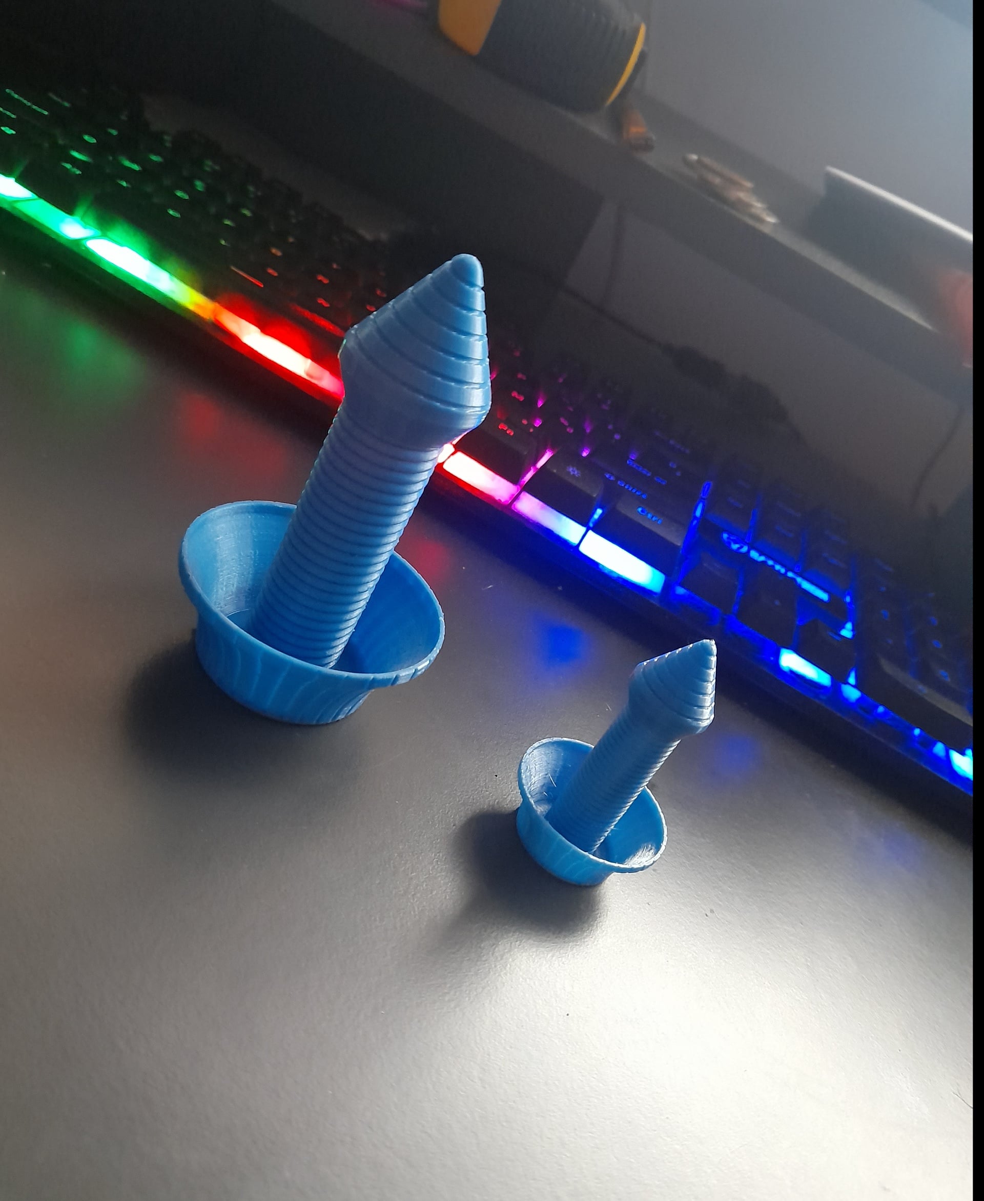 hey love it butt got a little problem these are test prints the large one is 50% the small one is 30%
everything is good butt the small one got no inside and the big one melted to gether bed is on 50 heat nozzle 200 any tips ?