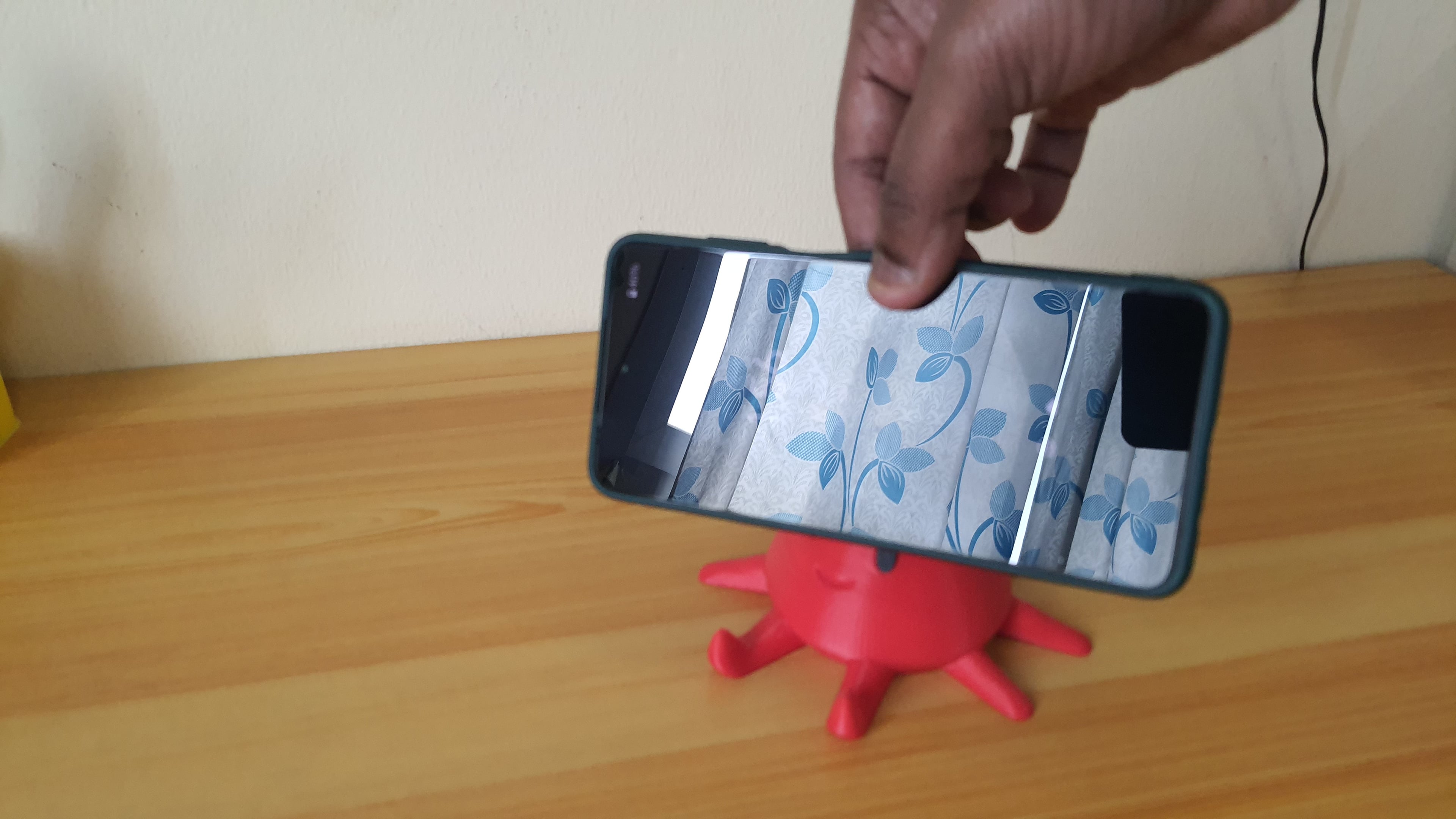 Cute Octopus Mobile Stand 3d model