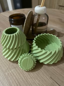 Thank you so much for the beautiful model!
I have seven cats, so a box with a lid is a must-have (especially for Christmas, when you can store small candies in one).
About the downside: this was my first time printing with support, so I ended up with a messy bottom on three of the parts. Printer: Anycubic K1, matte green esun PLA filament. 3d model