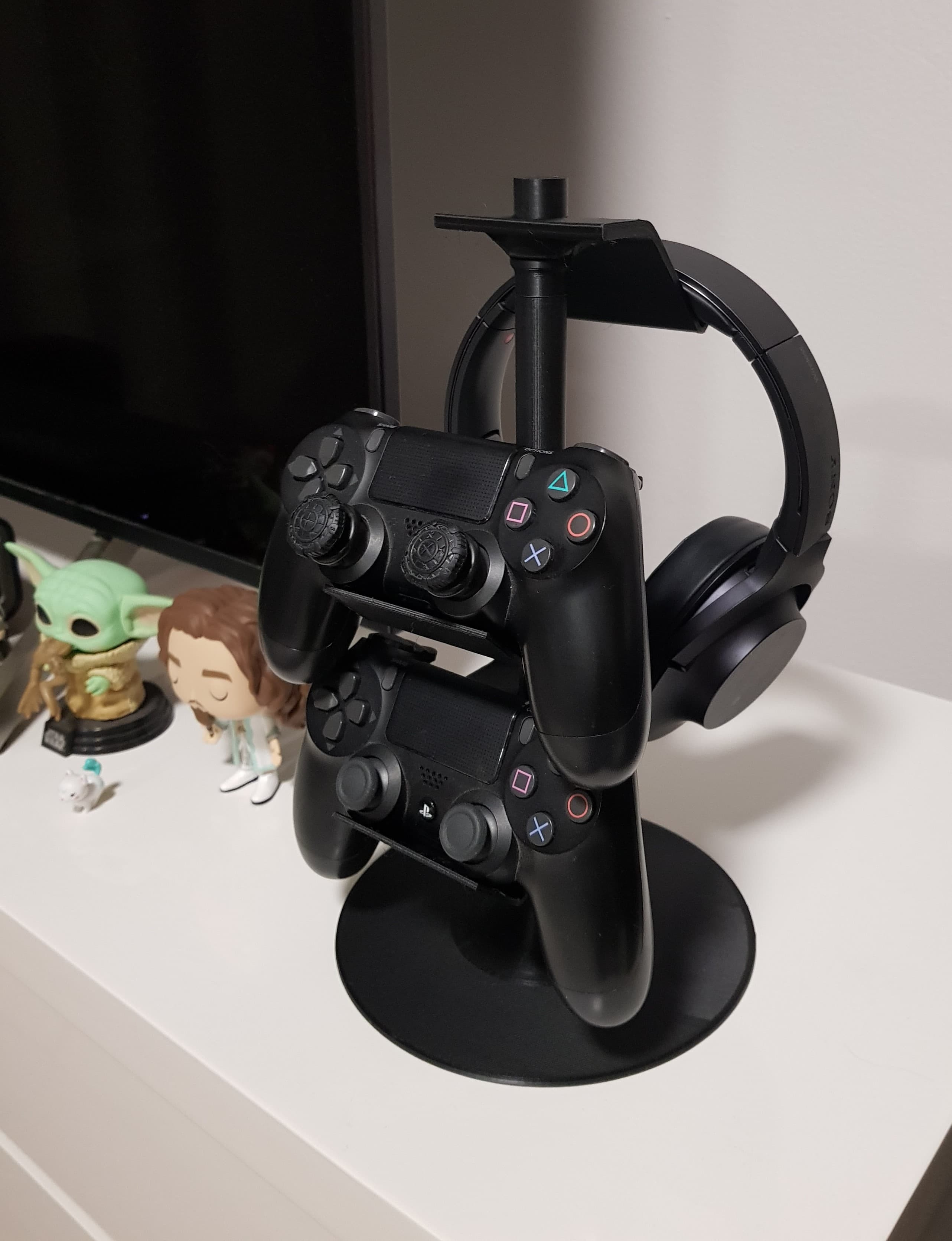 PS4 Controller and Headphone Stand 3d model
