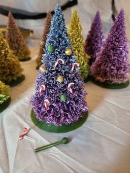 Christmas trees with reusable ornaments 3d model