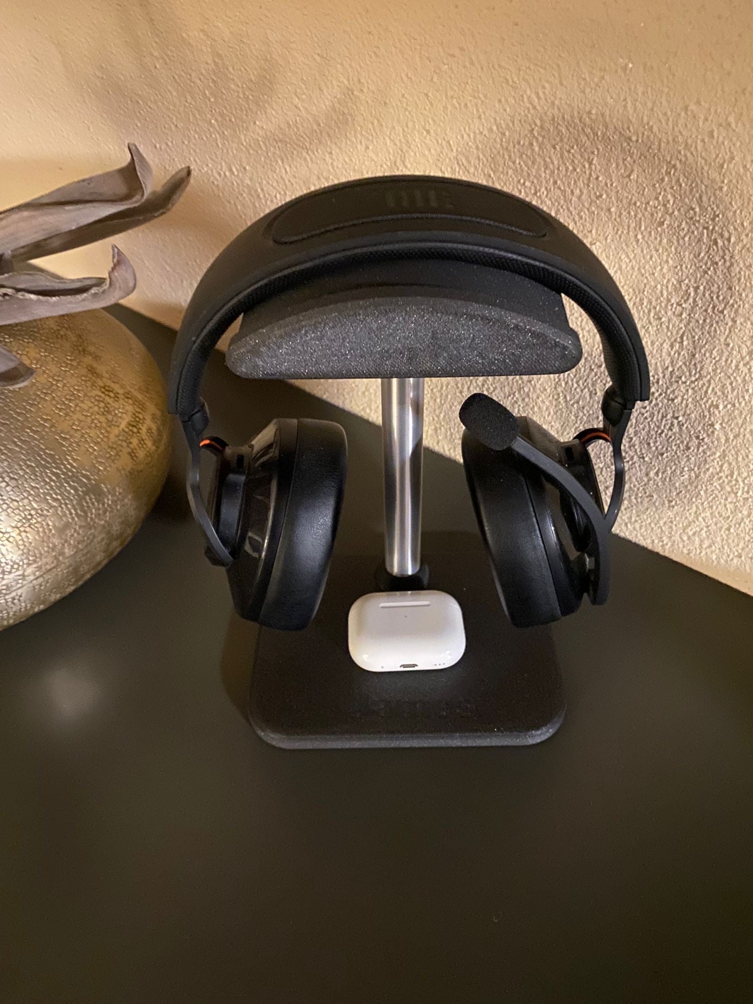 Headphone holder with name 3d model