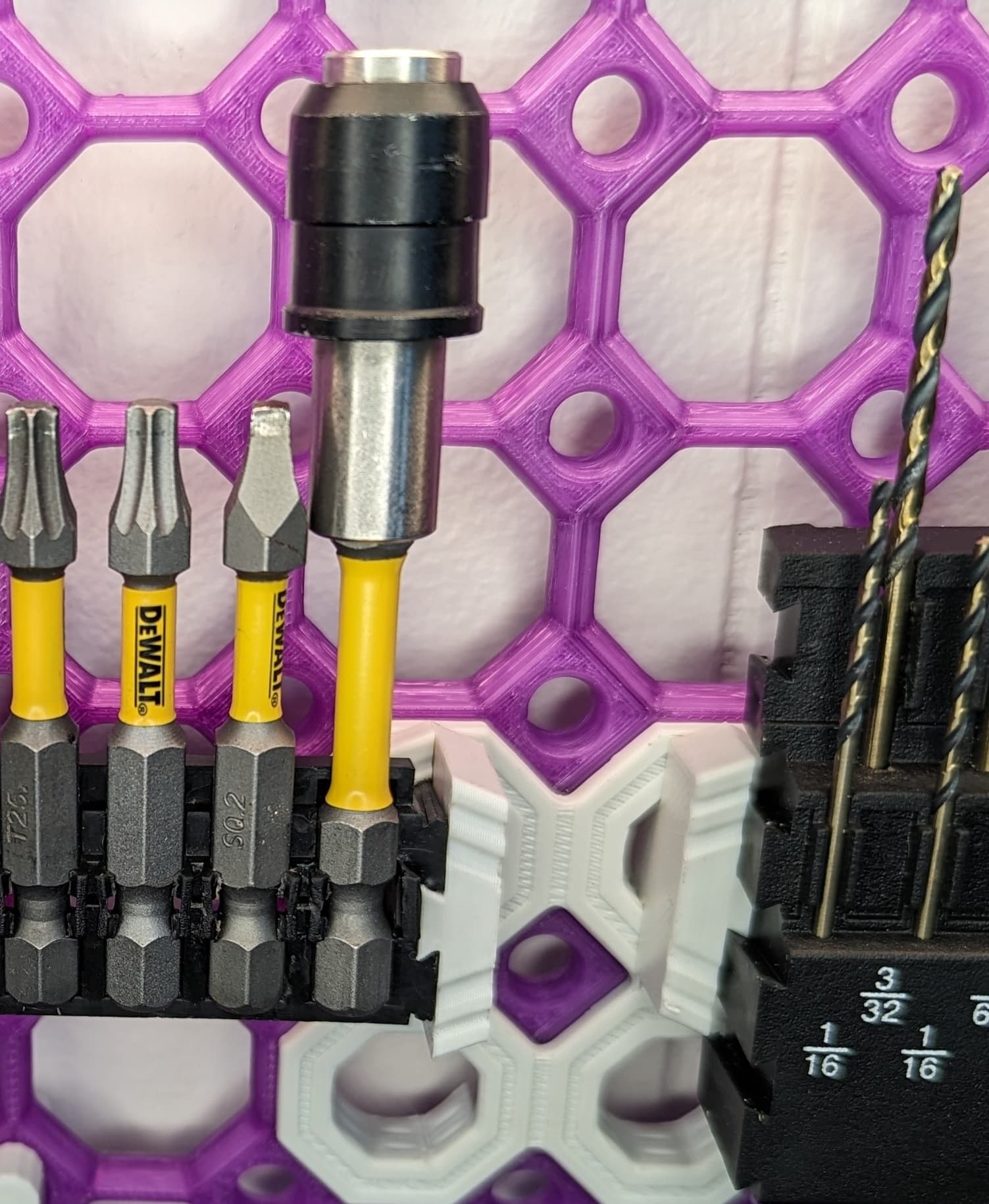 Multiboard DeWalt Bit Holder: 10 mm Mid Thread, Dovetail Cut Head, T-Bolt - Multiboard Dewalt Bit Holder - 3d model