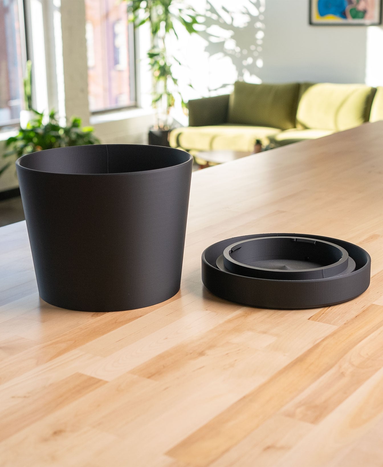 Ruby Planter - Large Planter with Removable Drip Tray 3d model