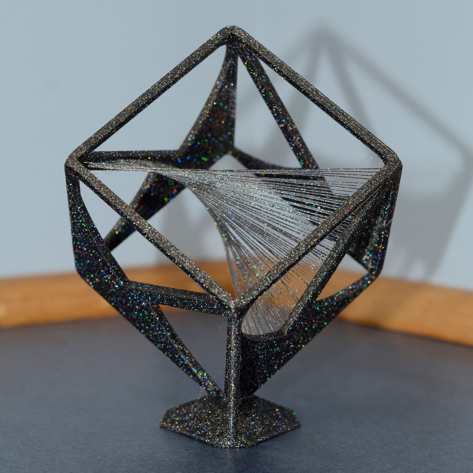 Great design! The print looks amazing in Hello3D Colorful Magic PLA. Not sure why the slicer ignored one group of strings, but it still works!