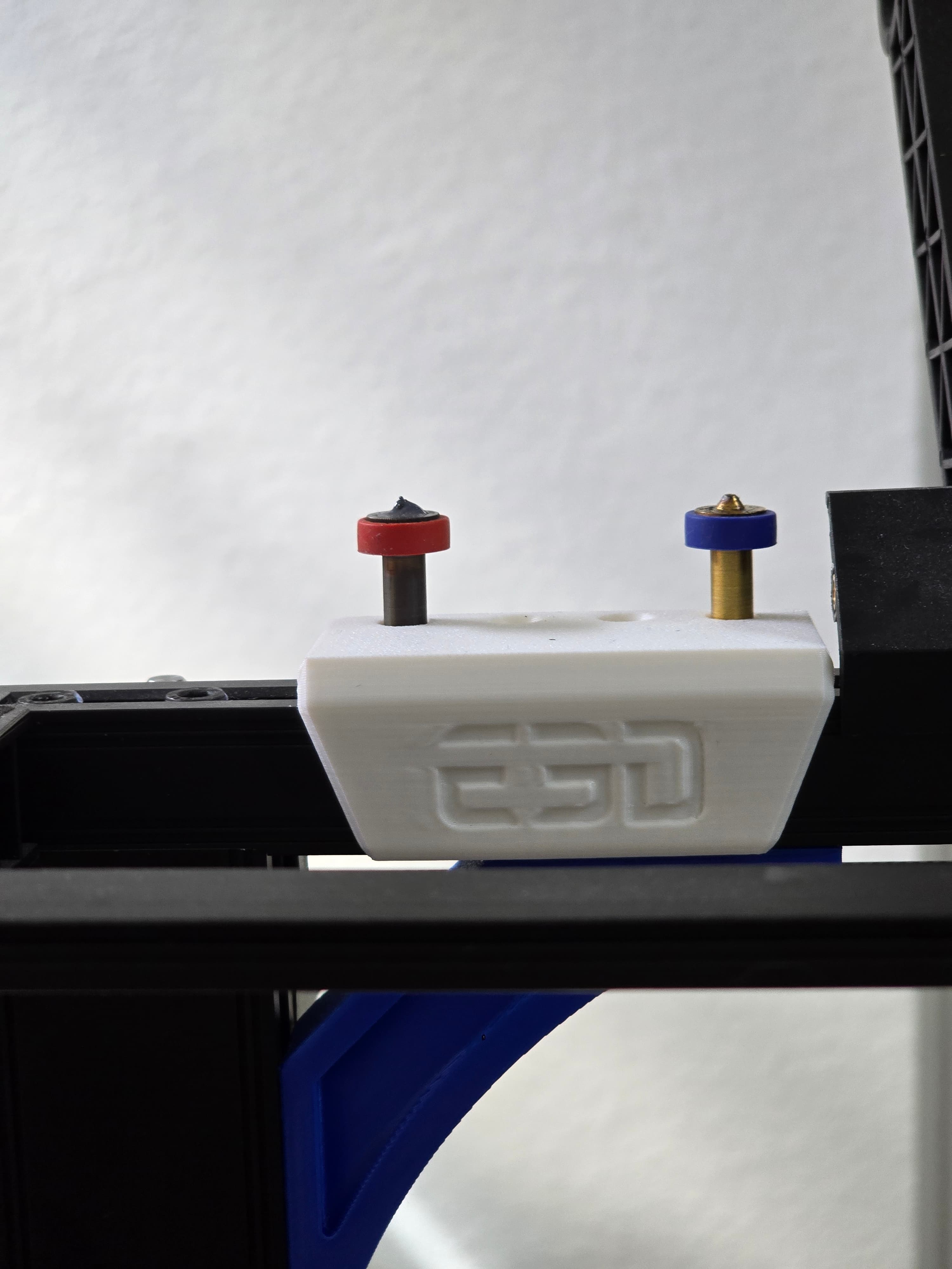 Very snug on the non standard 2020 rail of the Ender S1, but it works perfeclty.