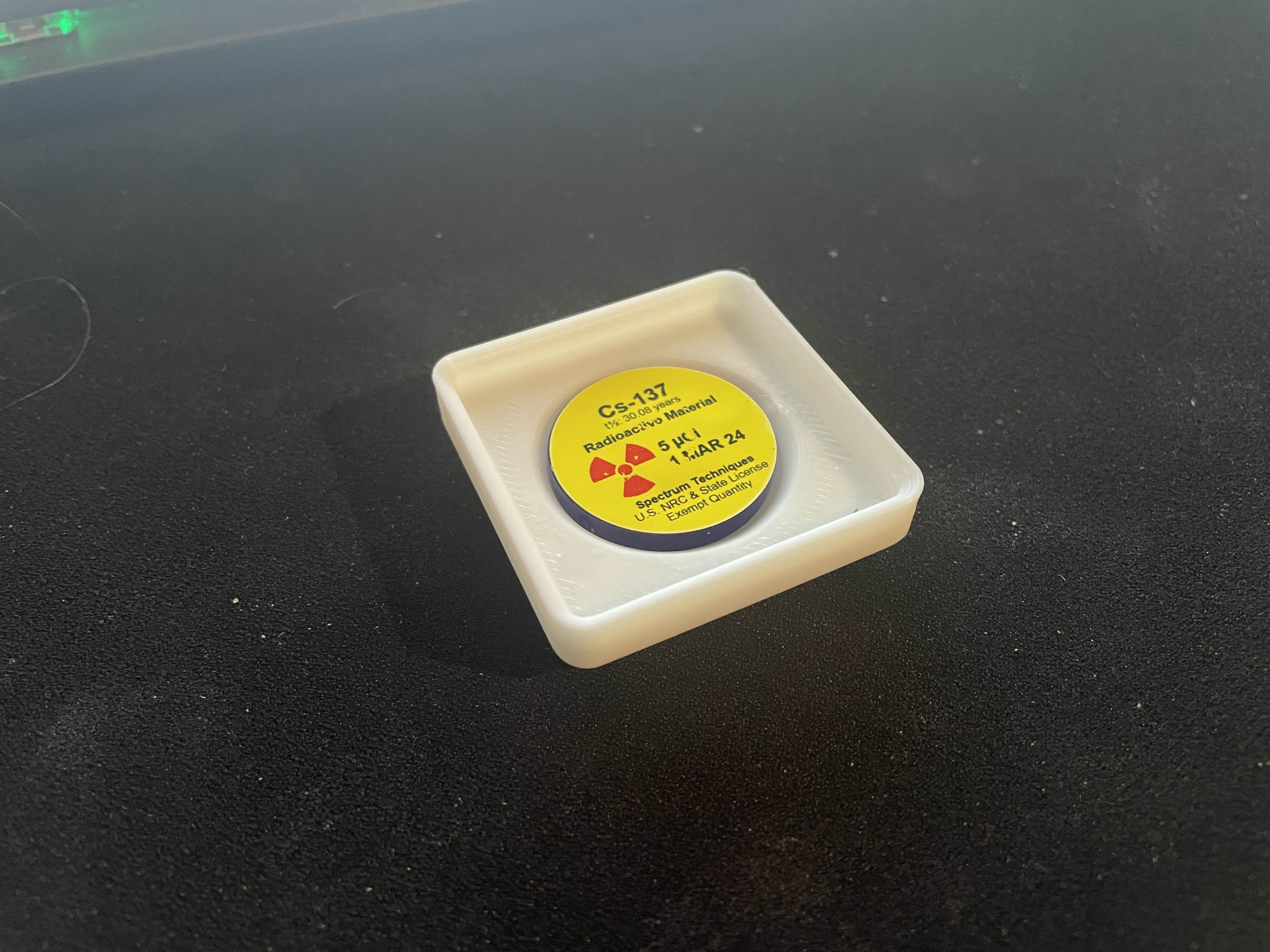 Stackable One Inch Radioactive Source Disk Holder for Gridfinity 3d model