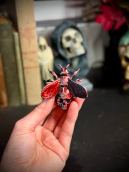 Skull bee spine hugger 3d model