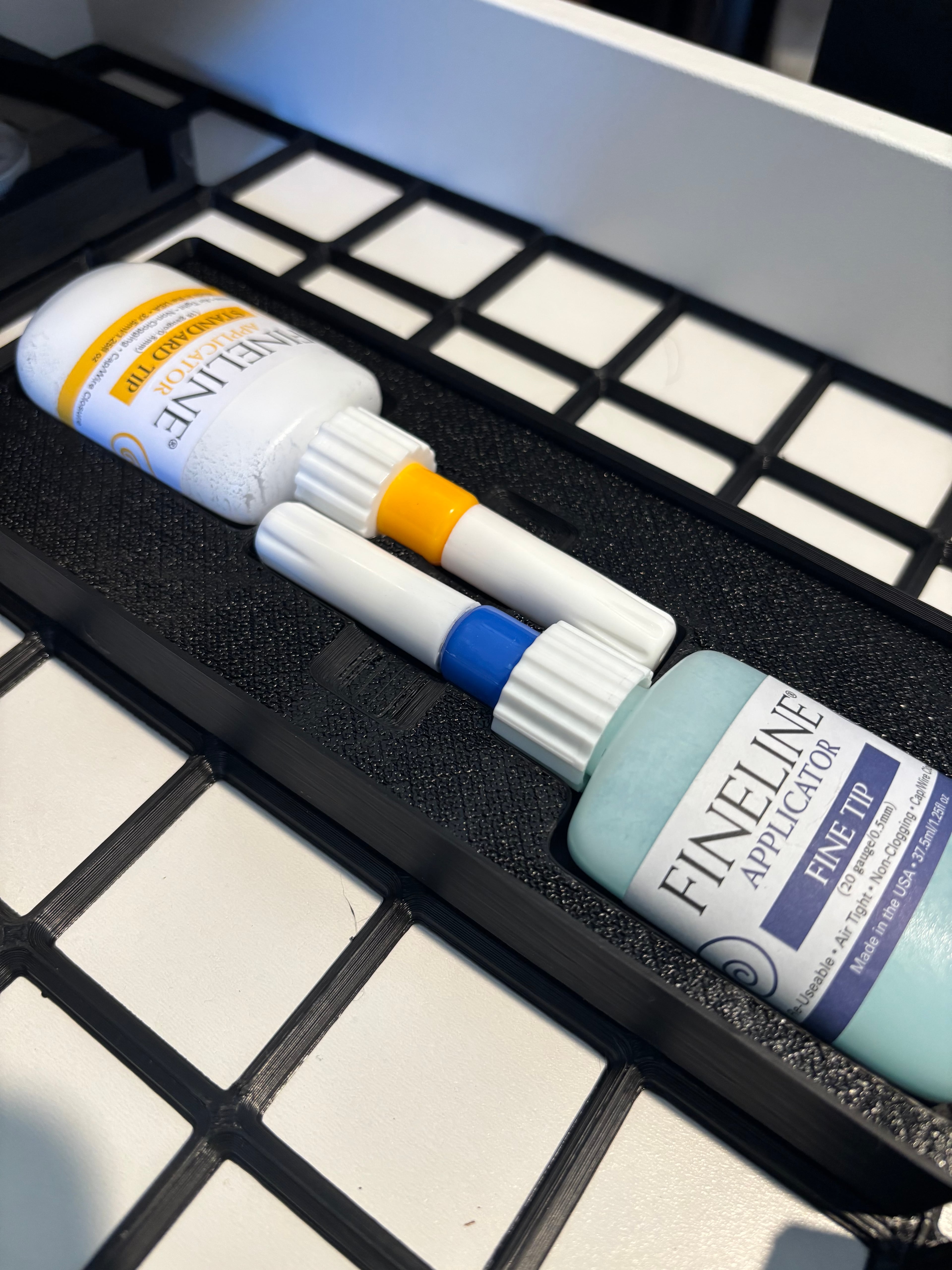 Two Fineline 1.25oz Applicators for Gridfinity 3d model
