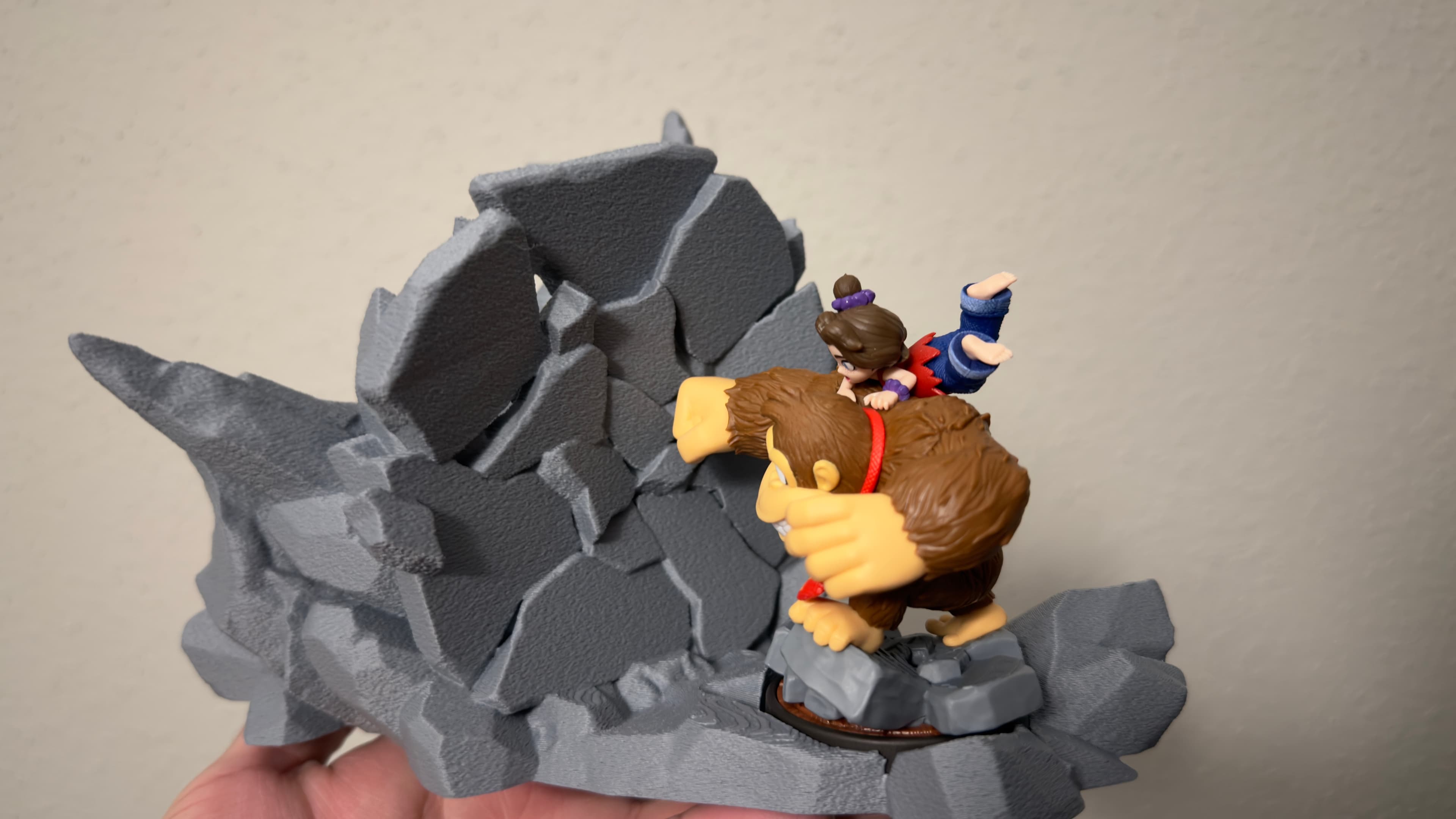 Printed this with fuzzy option on and it looks incredible. I used Polyterra Fossil grey for this and it matches well with the rocks from the actual amiibo