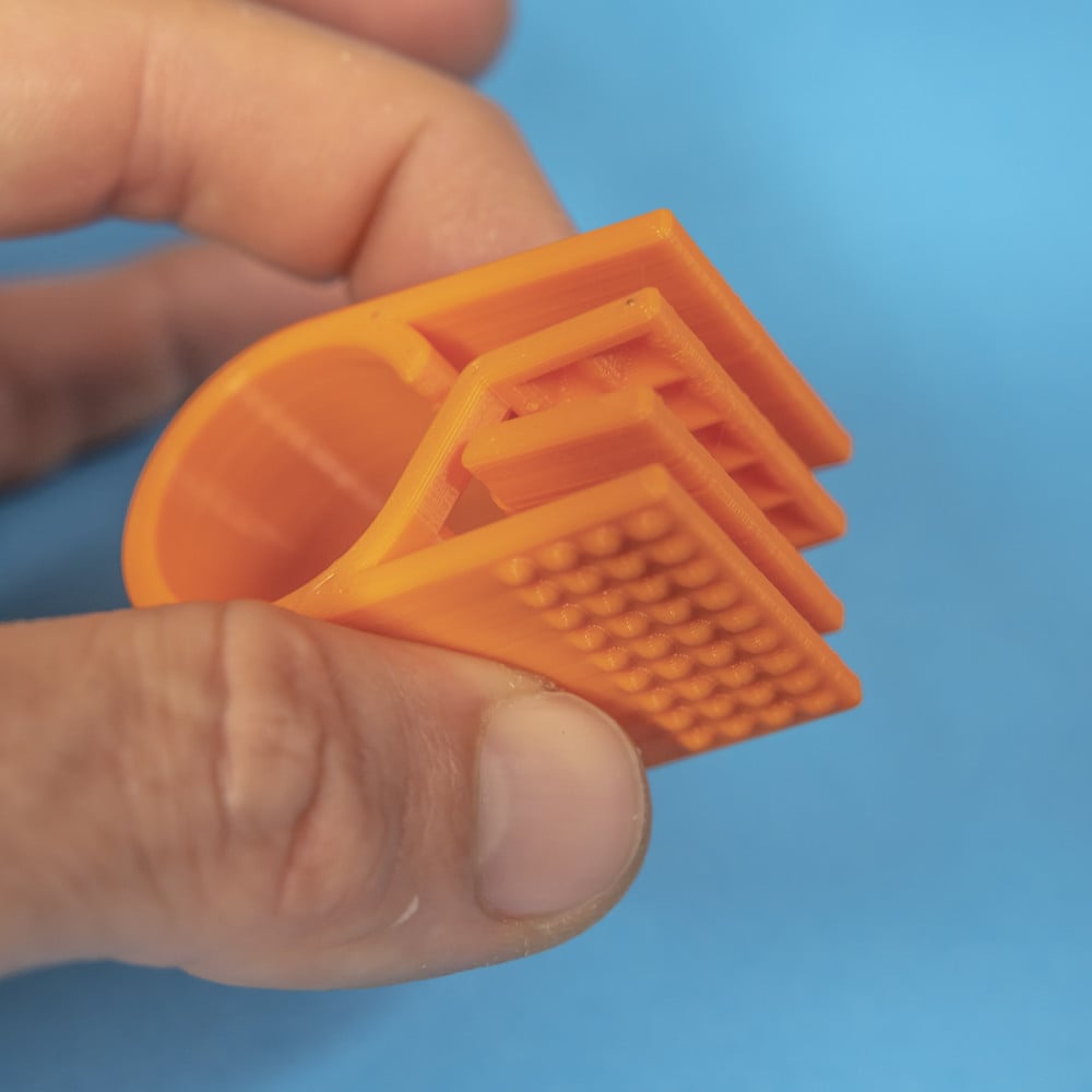 Round Compliant Clips 3d model