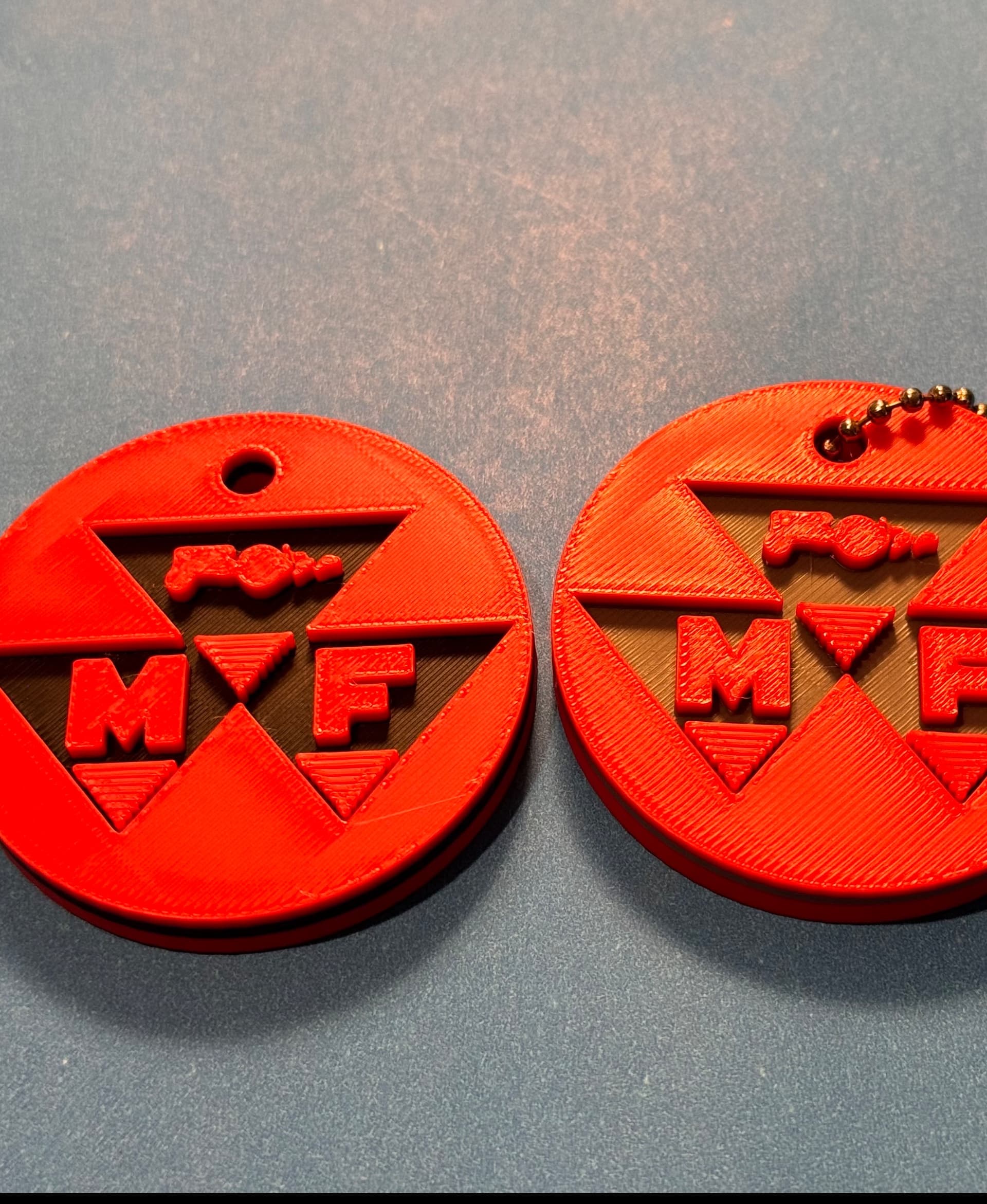 Printed perfectly on my X1C with the layer change recommendations. Great size for keeping track of my tractor keys. Did one in Black and the other in grey backgrounds.