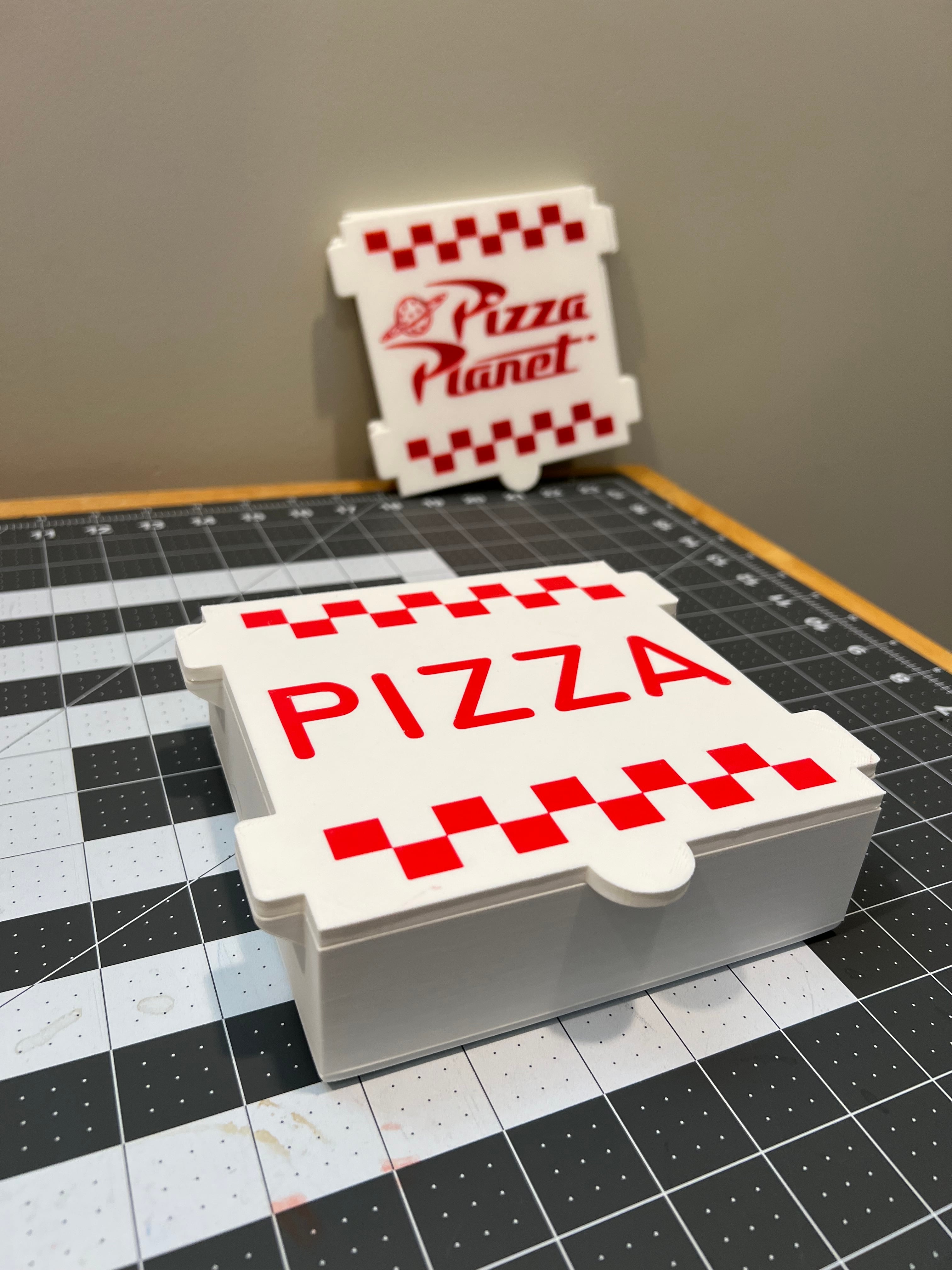 Pizza Deck Box with Swappable Lids 3d model