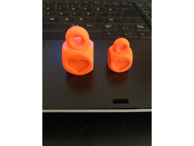 Dice Shaped Heart Pills Key Chain 4 Sizes 3d model