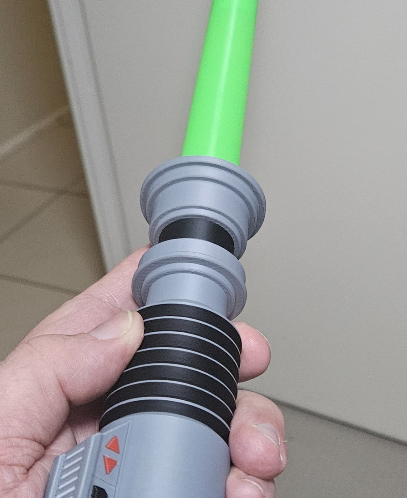 Detail is great, loved the way it printed via AMS and multicolour, White , Red and black Button Details, with Silver hllt and Glow Green blade tubes!