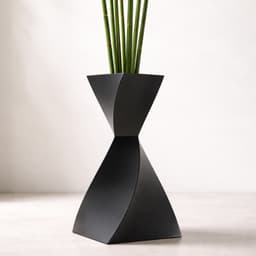 TWISTED HOURGLASS VASE 3d model