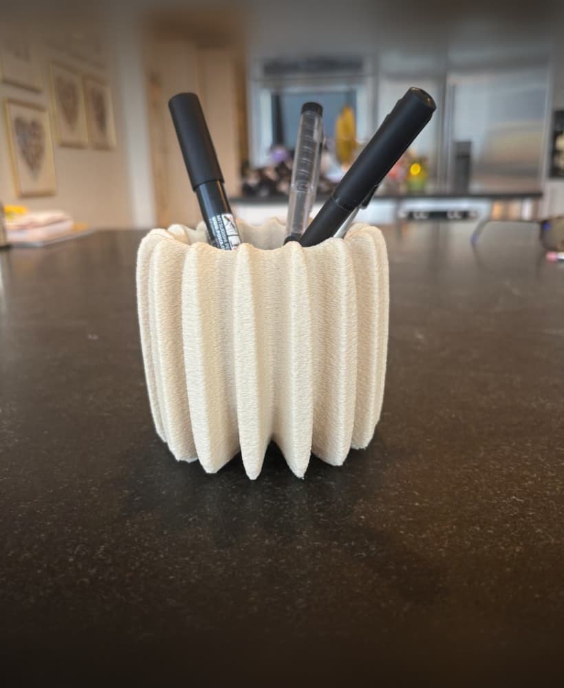 RIL – Minimalist Grooved Pen Holder / Plant Pot 3d model