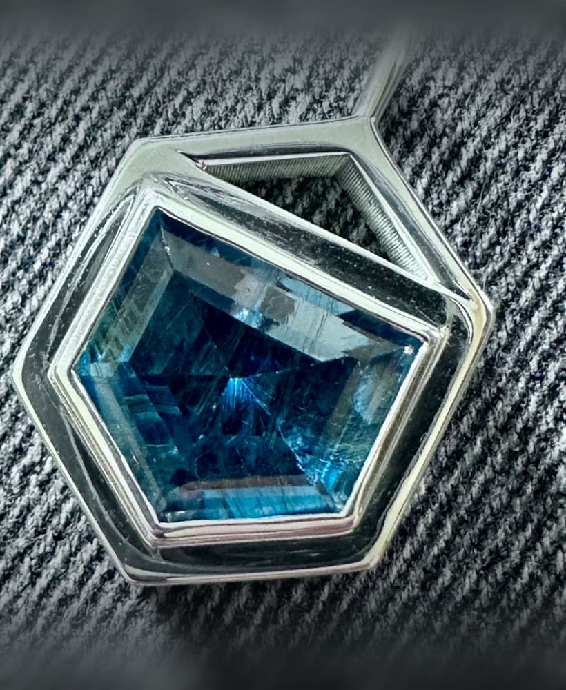 Hexagon Pendant for a Pentagon Shaped Stone 3d model
