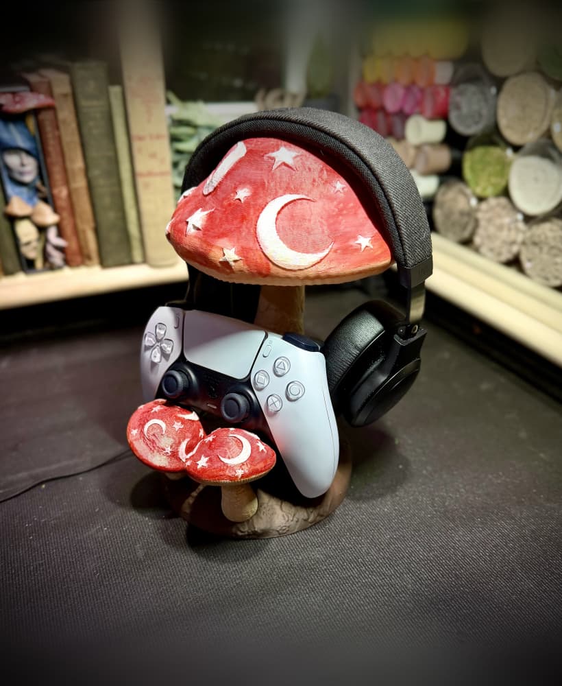 mushroom headphones and controller stand 3d model